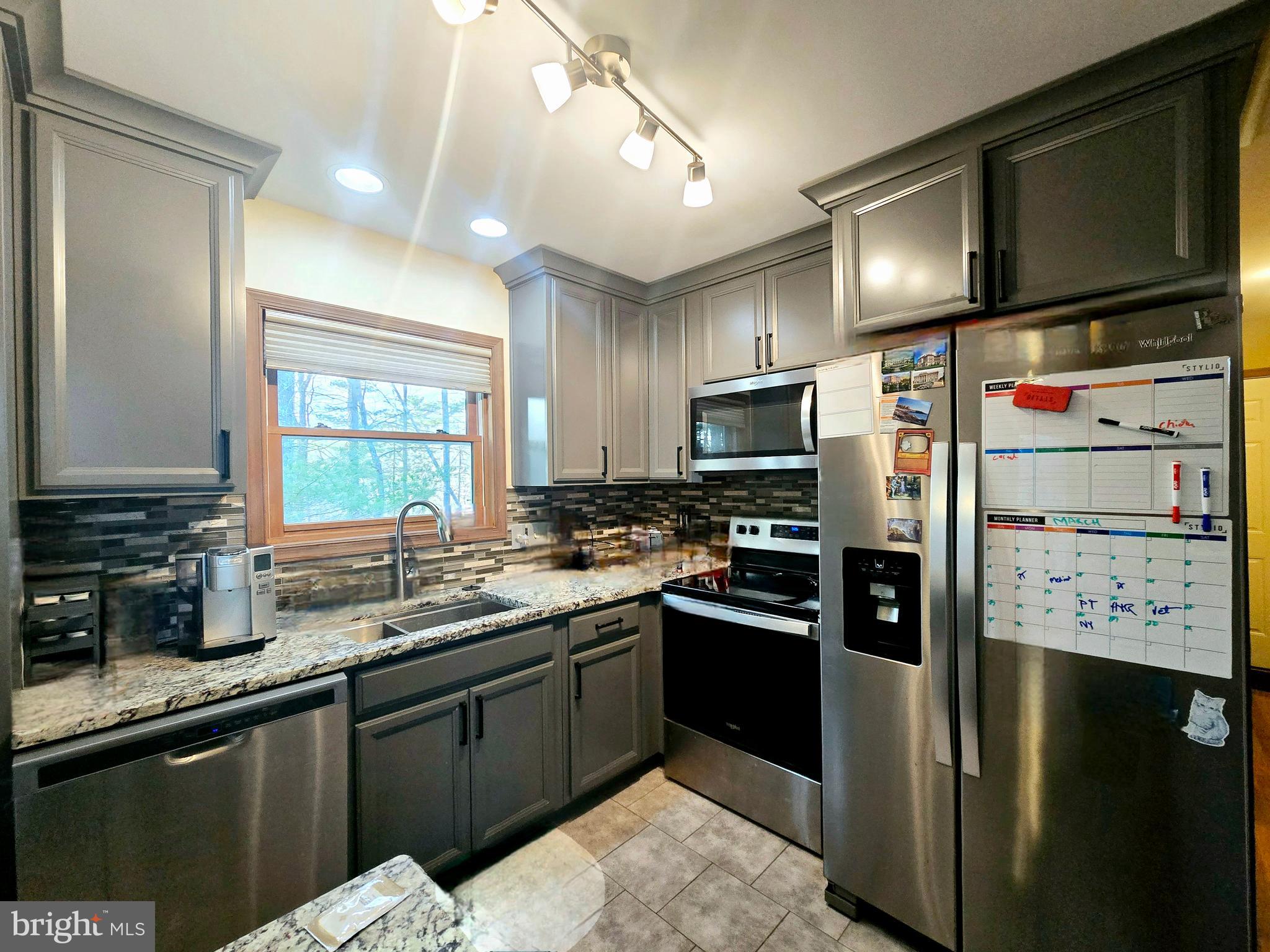 BLUE MOUNTAIN LAKE EST - Residential