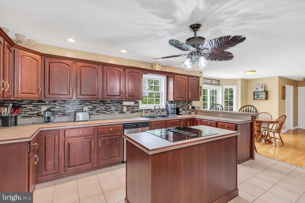 WATERSTONE FIELDS - Residential