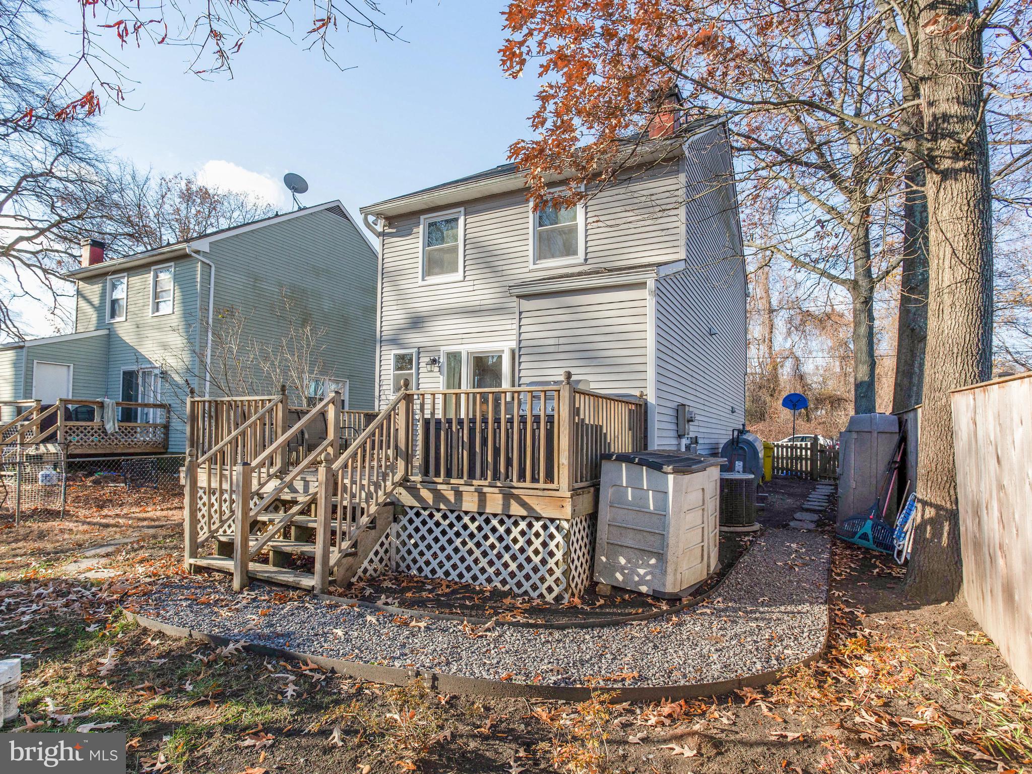 WOODLAND BEACH - Residential