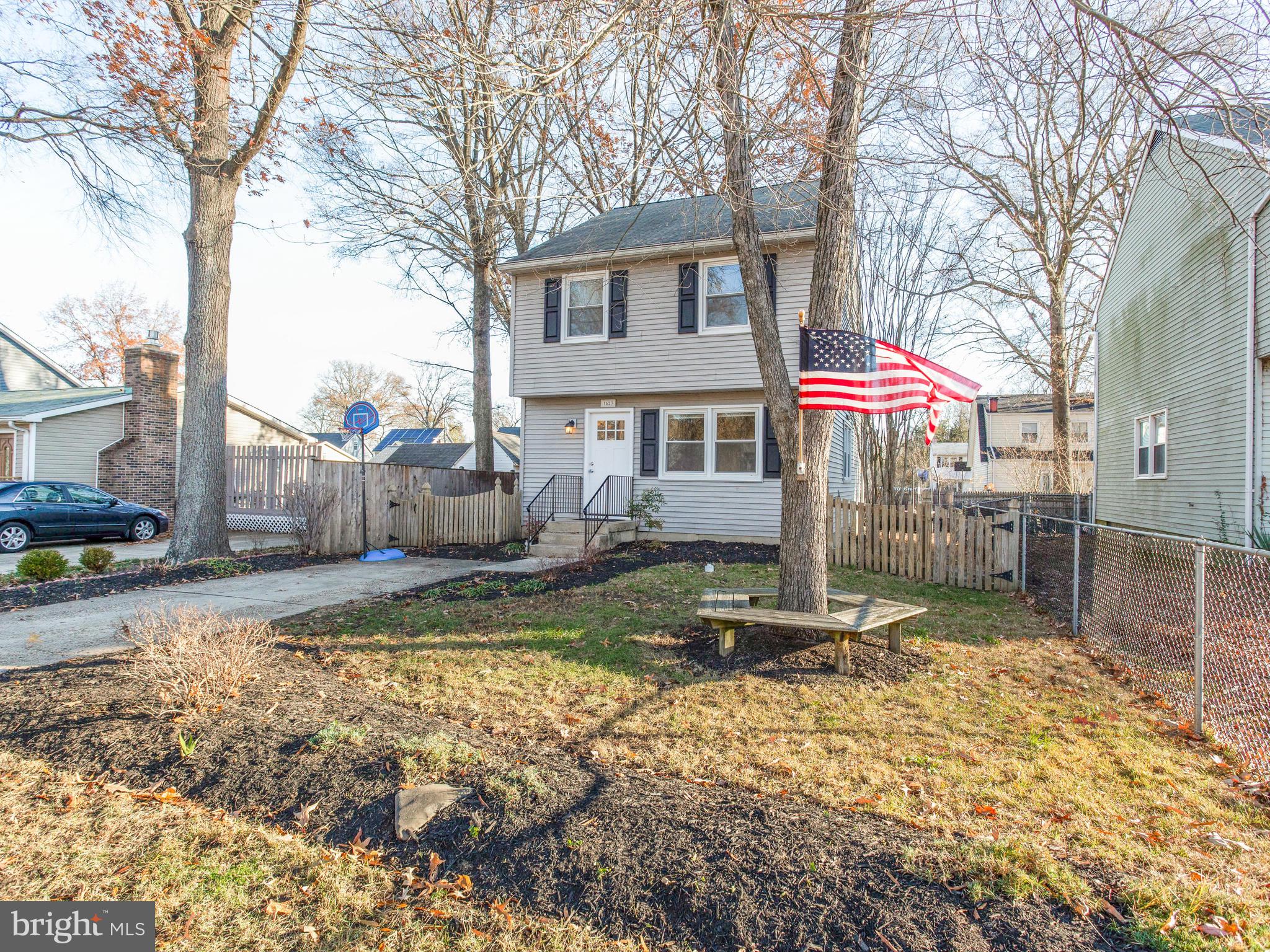 WOODLAND BEACH - Residential