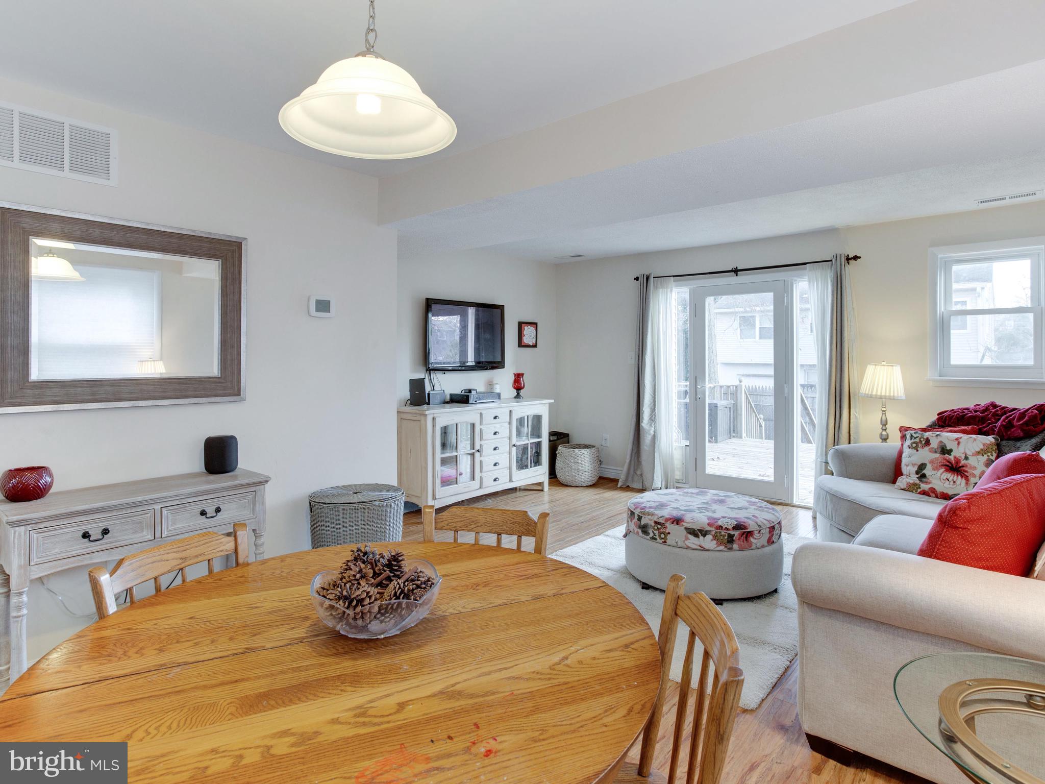 WOODLAND BEACH - Residential