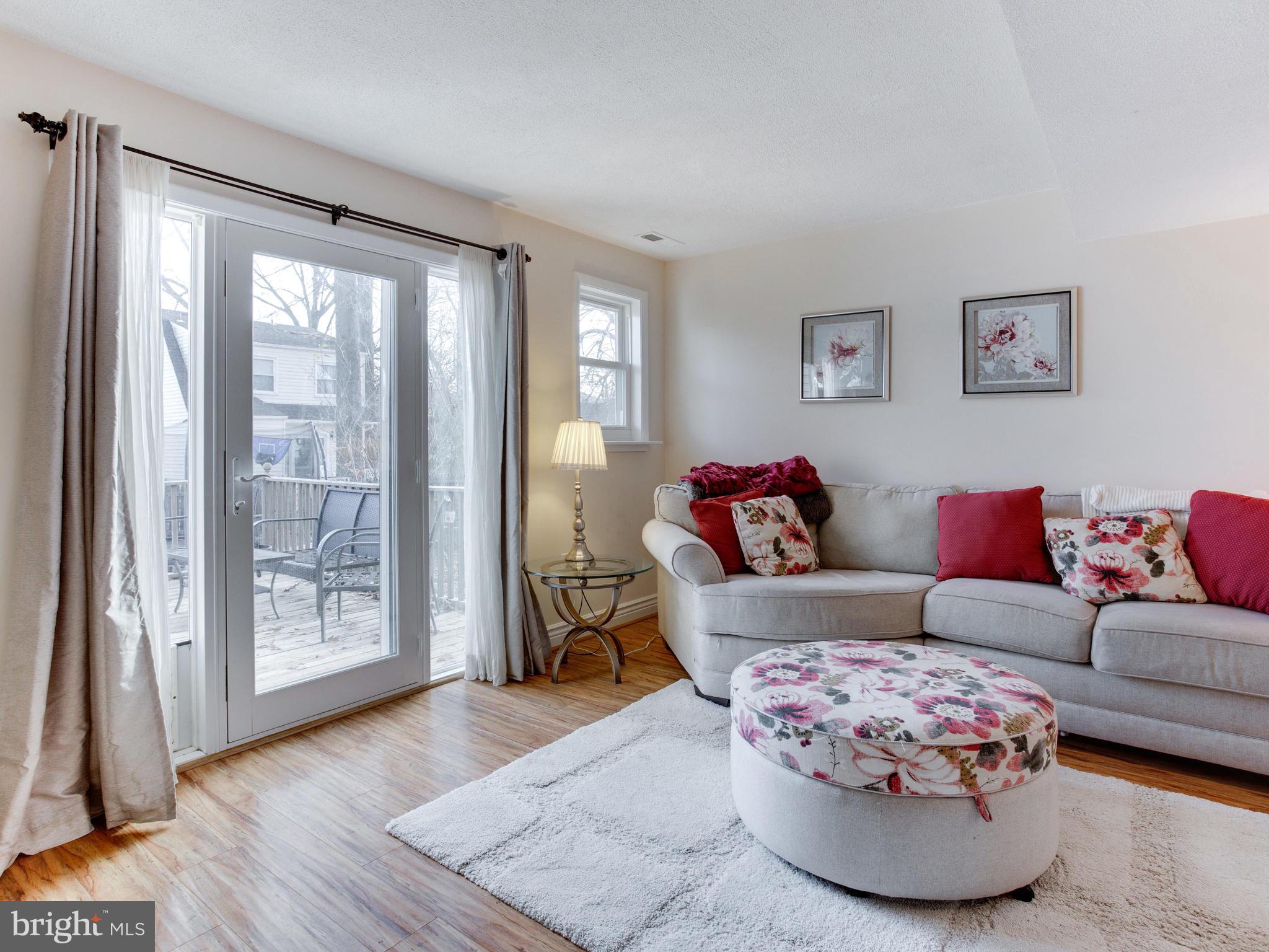 WOODLAND BEACH - Residential