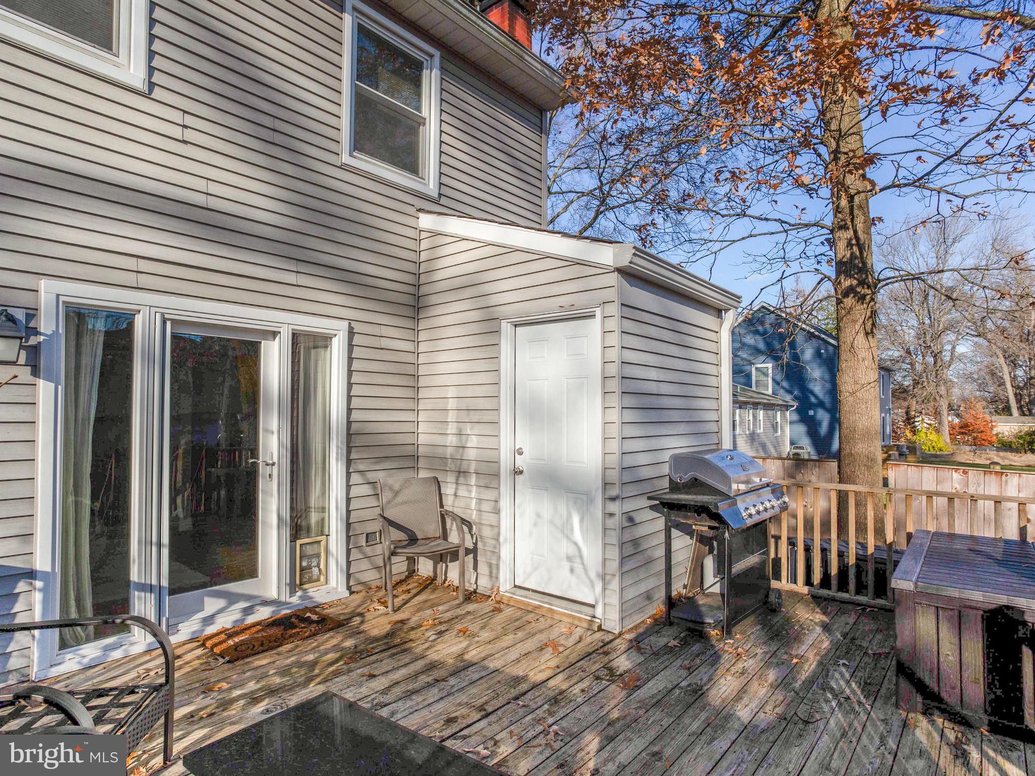 WOODLAND BEACH - Residential