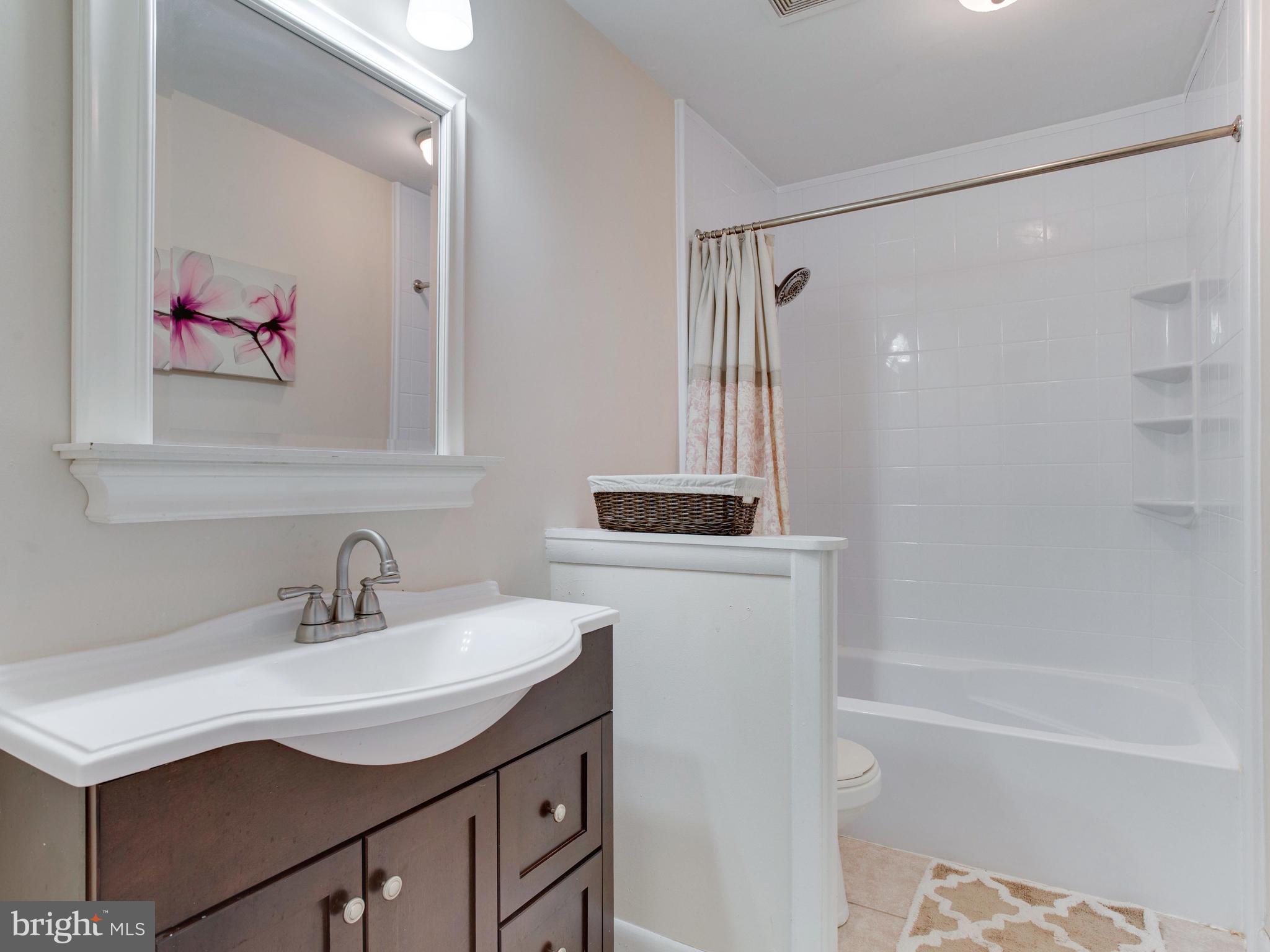 WOODLAND BEACH - Residential