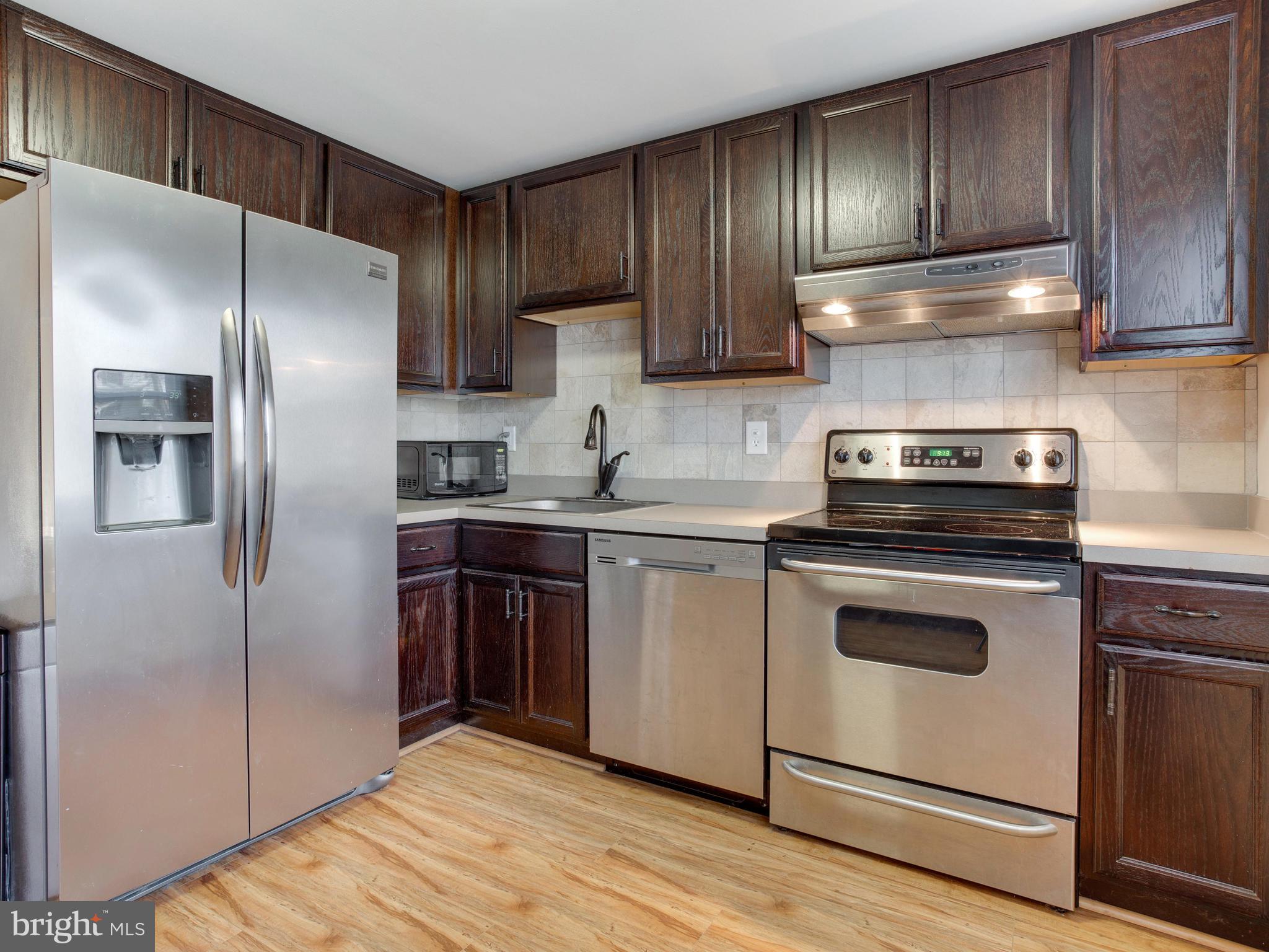 WOODLAND BEACH - Residential