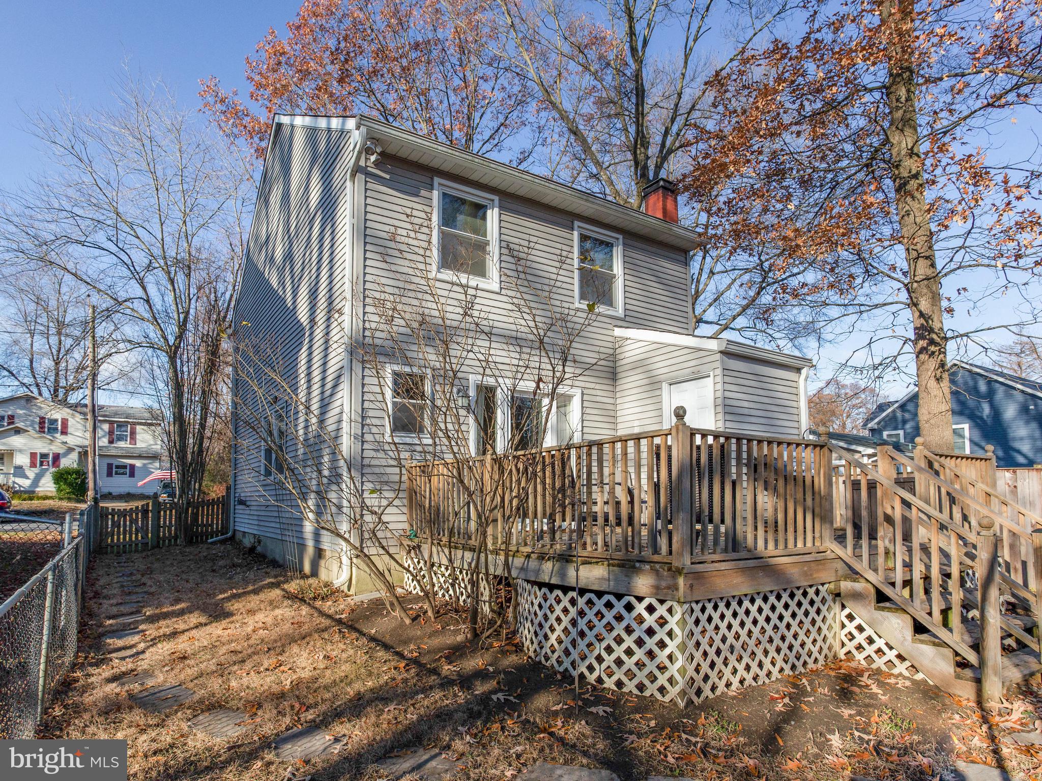 WOODLAND BEACH - Residential