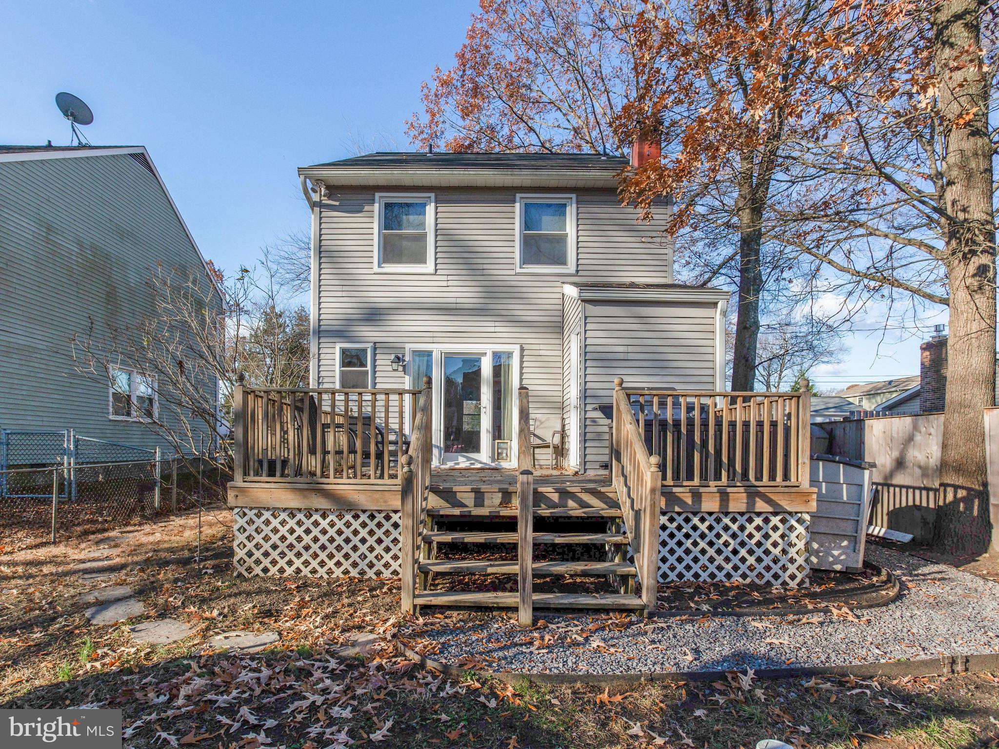 WOODLAND BEACH - Residential