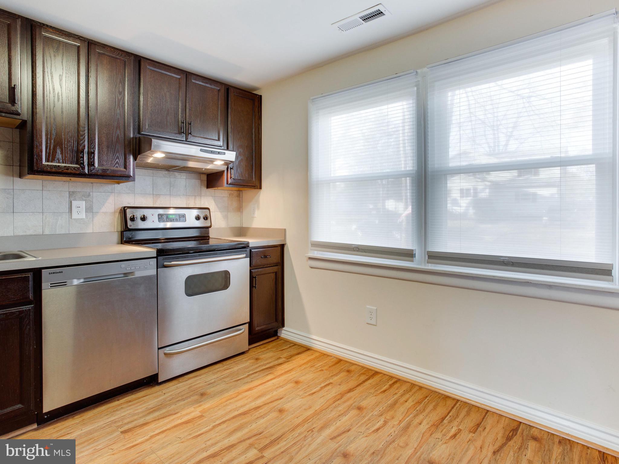 WOODLAND BEACH - Residential