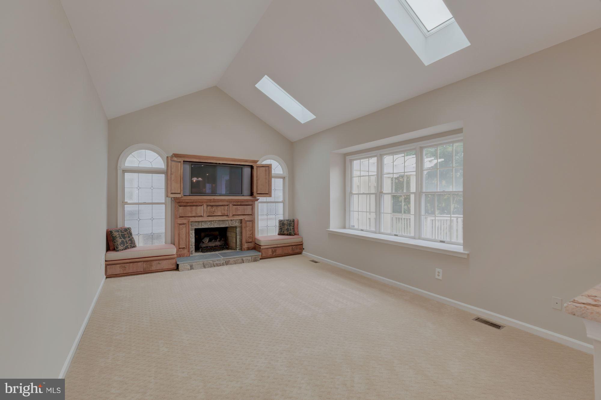 CENTURY OAK - Residential