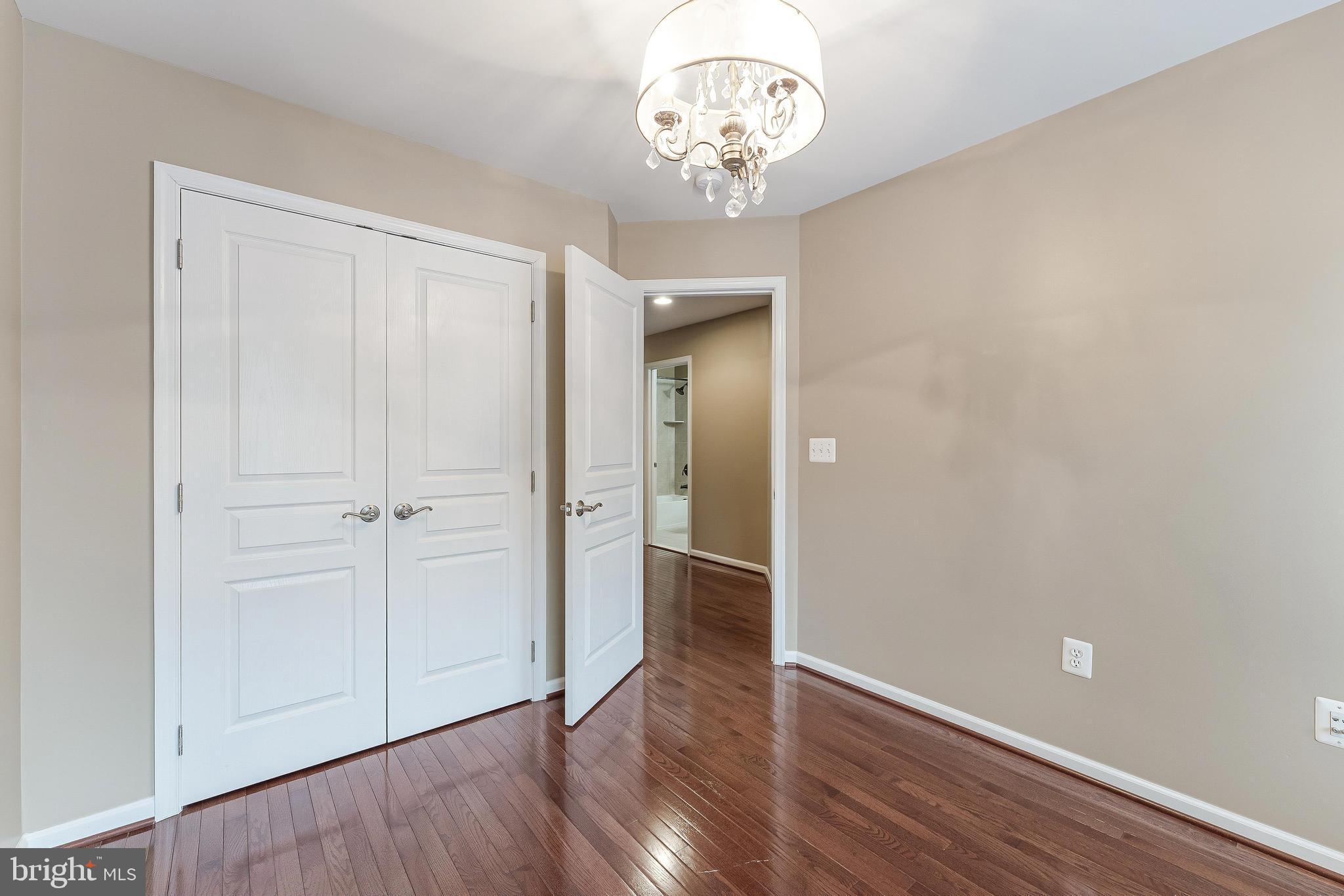 SHIRLINGTON CREST - Residential