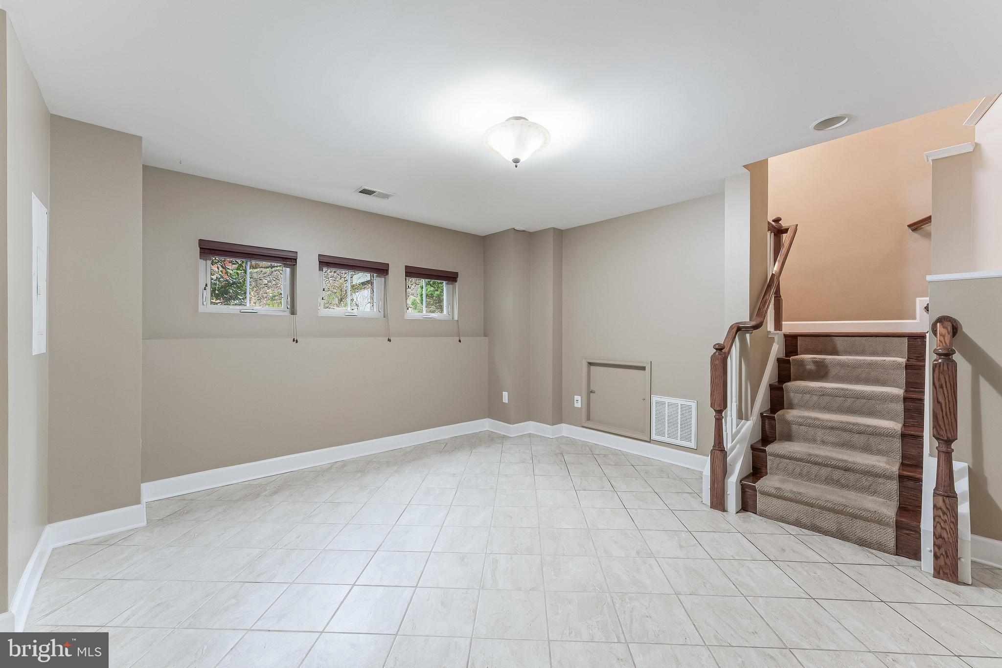 SHIRLINGTON CREST - Residential