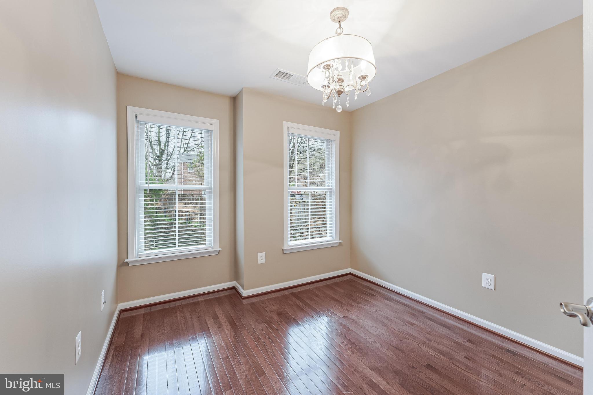 SHIRLINGTON CREST - Residential