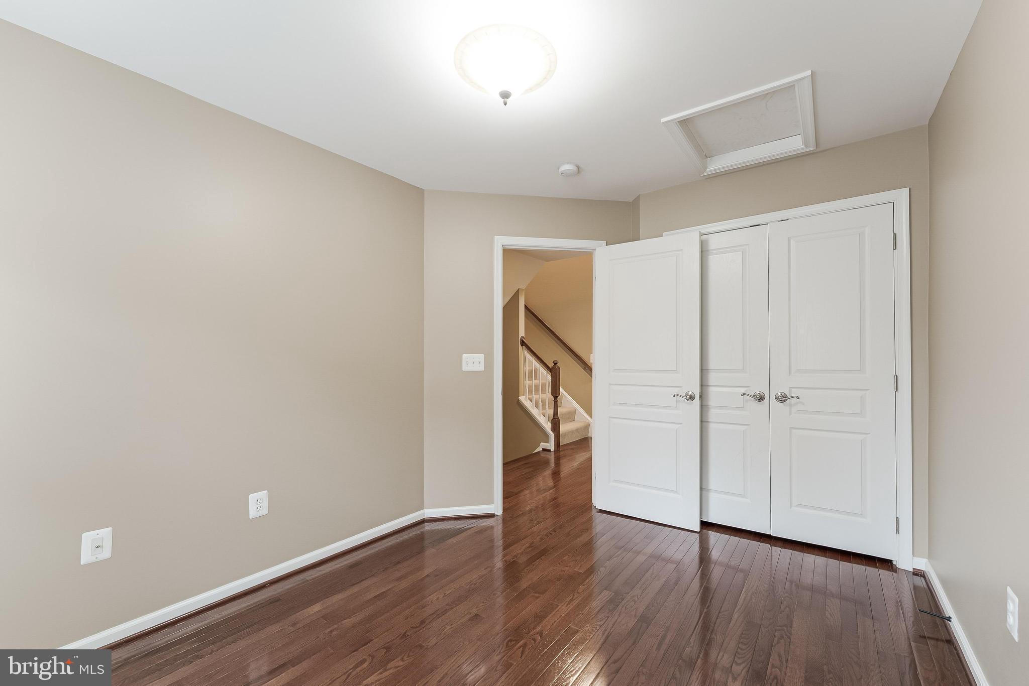 SHIRLINGTON CREST - Residential