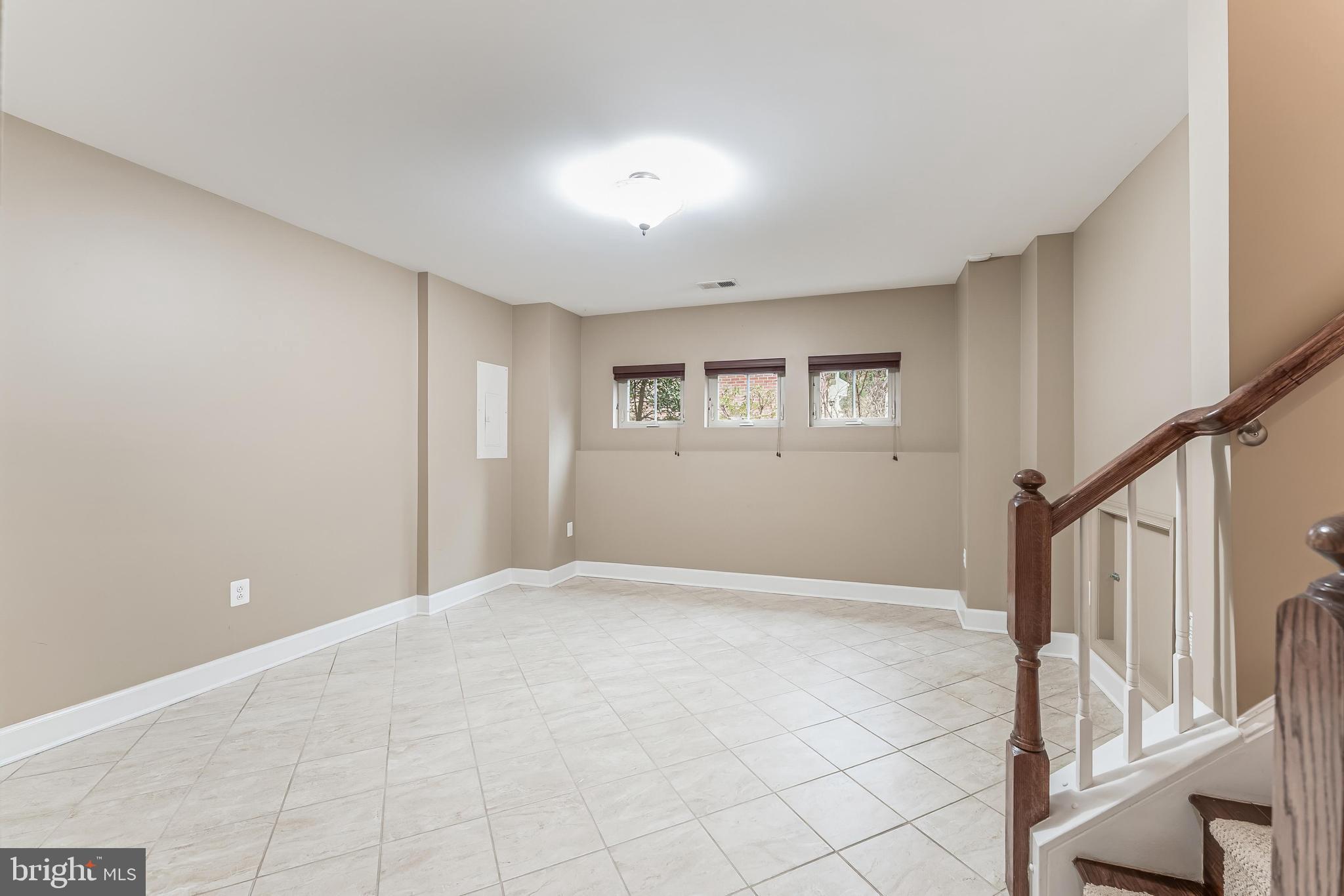 SHIRLINGTON CREST - Residential