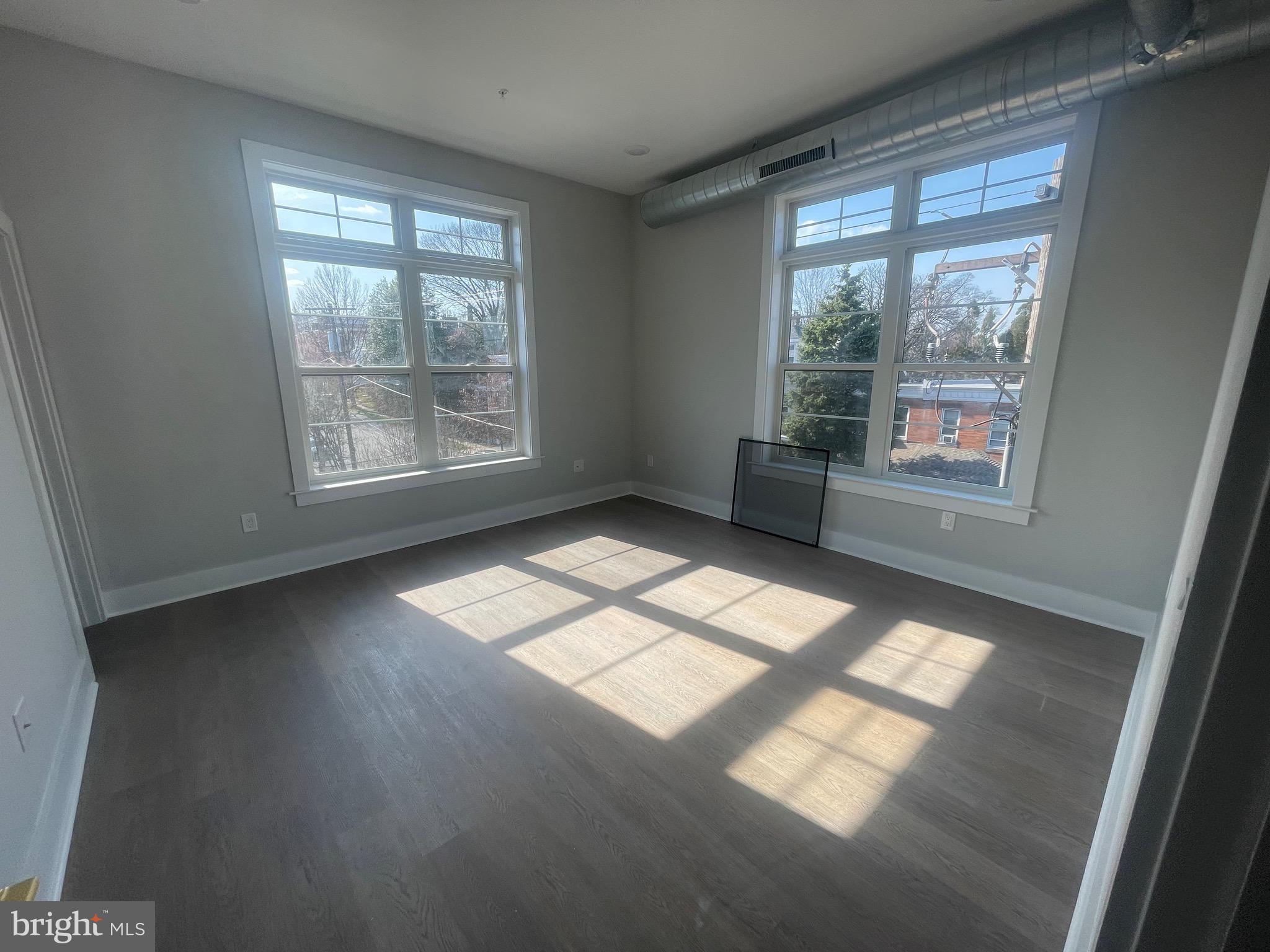 ROXBOROUGH - Residential Lease