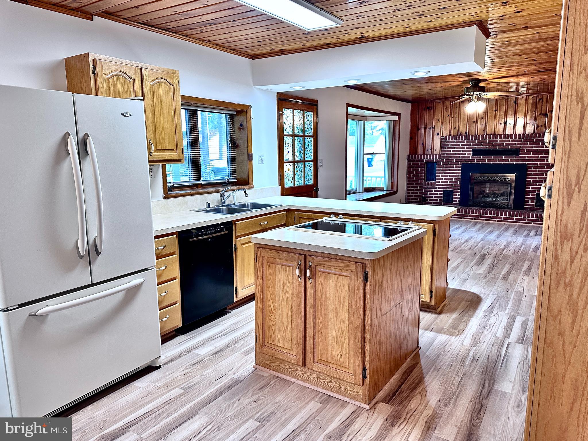 COBB ISLAND - Residential