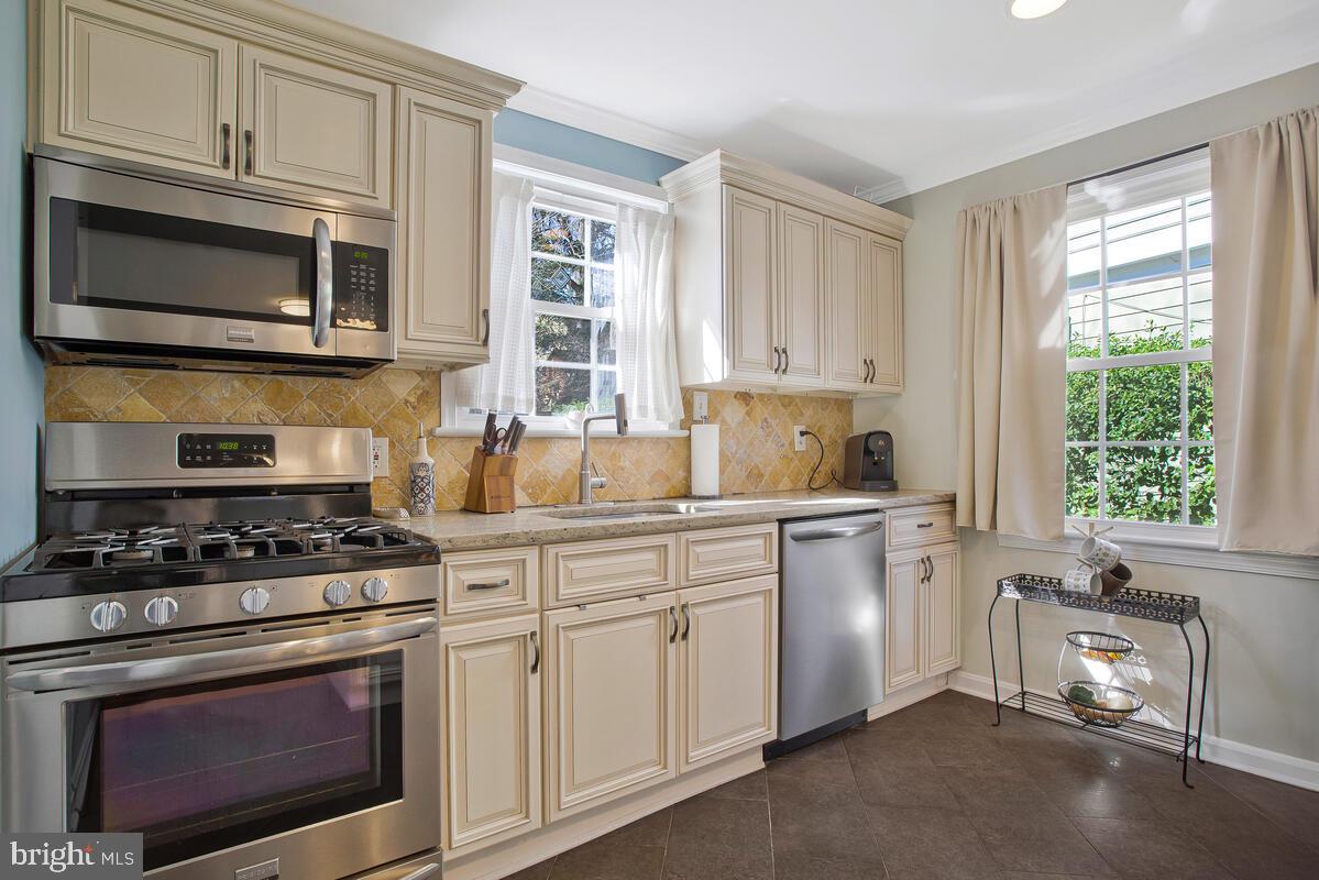 HYATTSVILLE HILLS - Residential