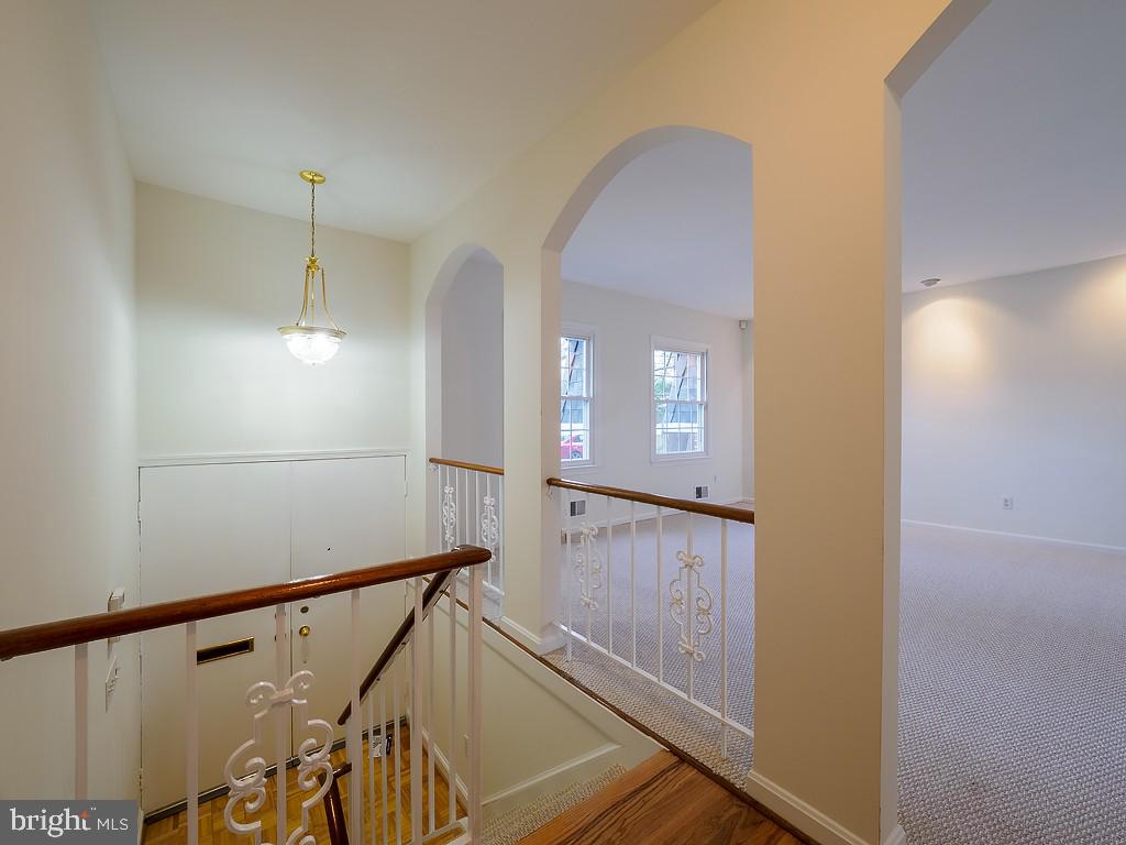 2702 NAVARRE DRIVE