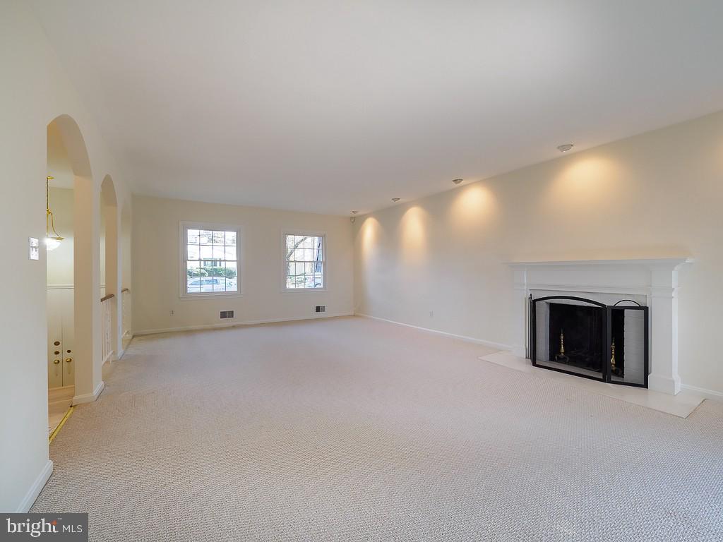 2702 NAVARRE DRIVE