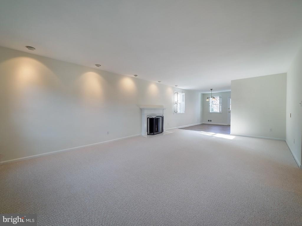 2702 NAVARRE DRIVE