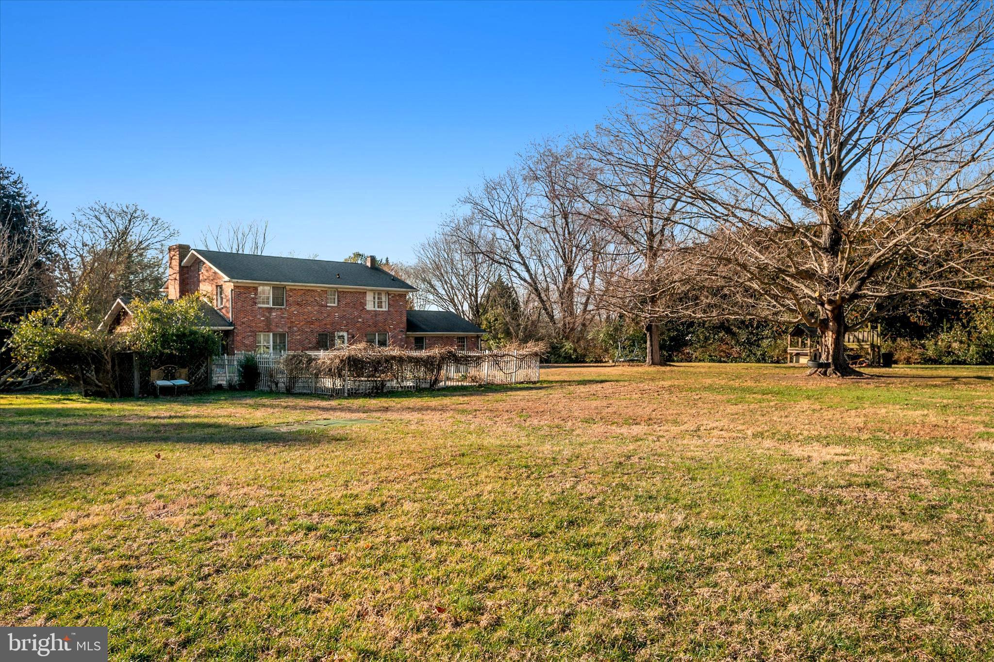 QUEEN ANNE ACRES - Residential