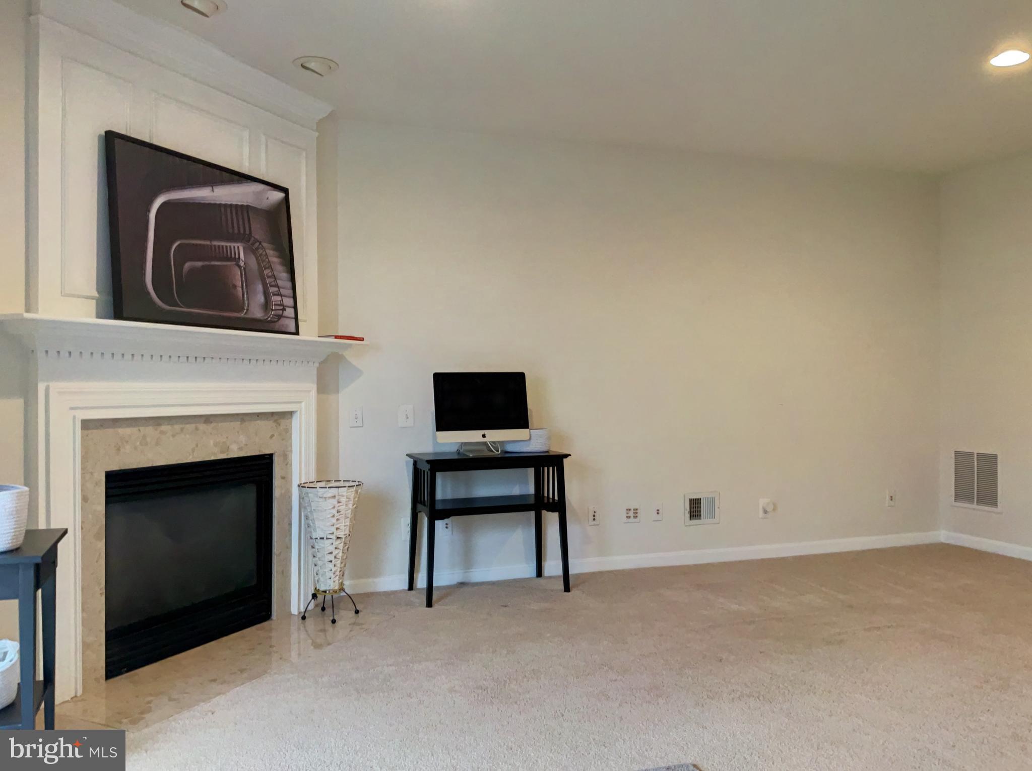 LOUDOUN PARKWAY CENTER - Residential Lease