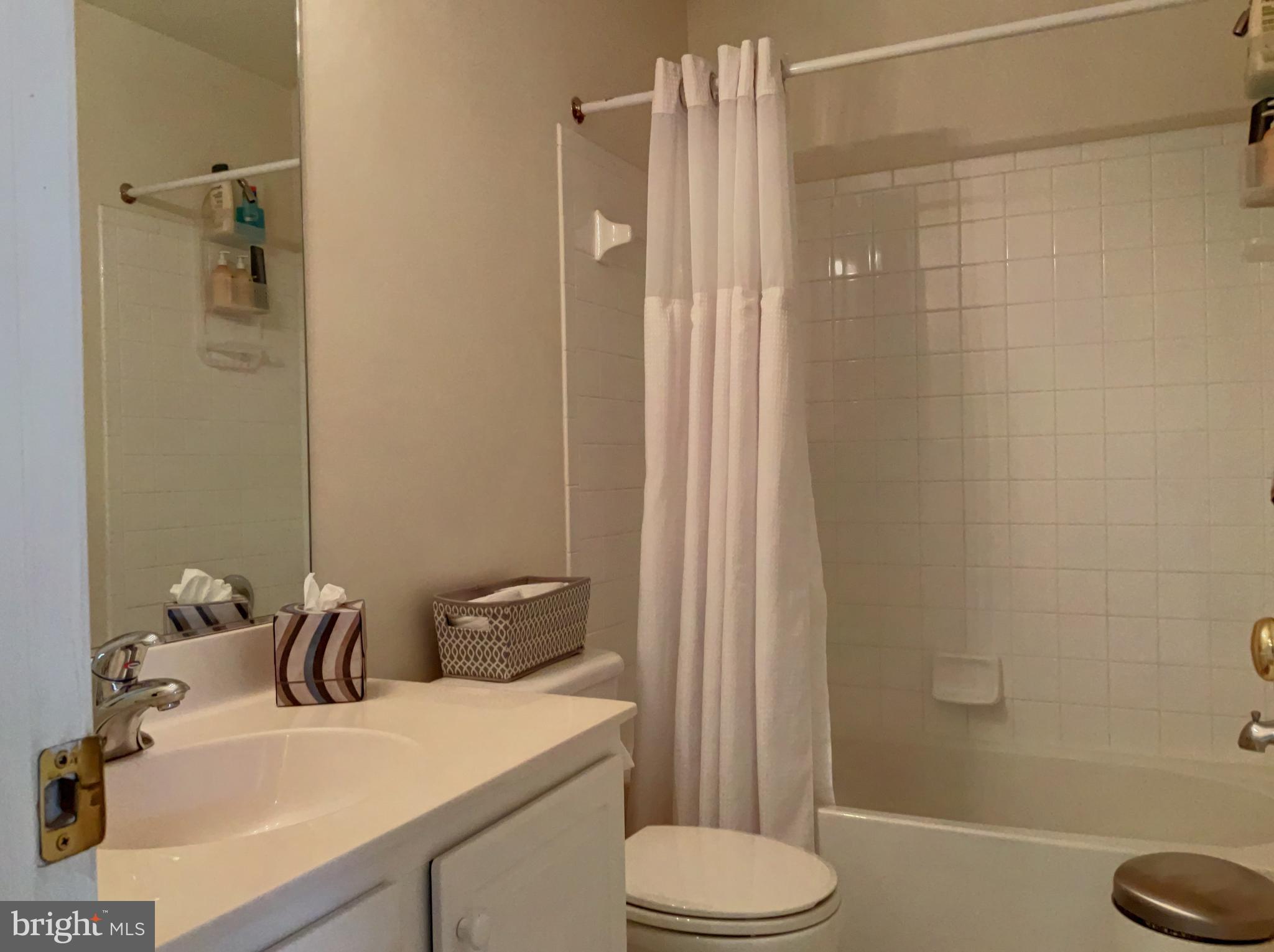 LOUDOUN PARKWAY CENTER - Residential Lease