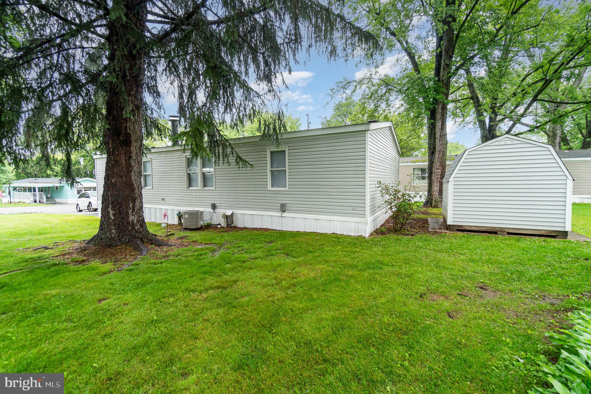 492 CAPITAL DRIVE