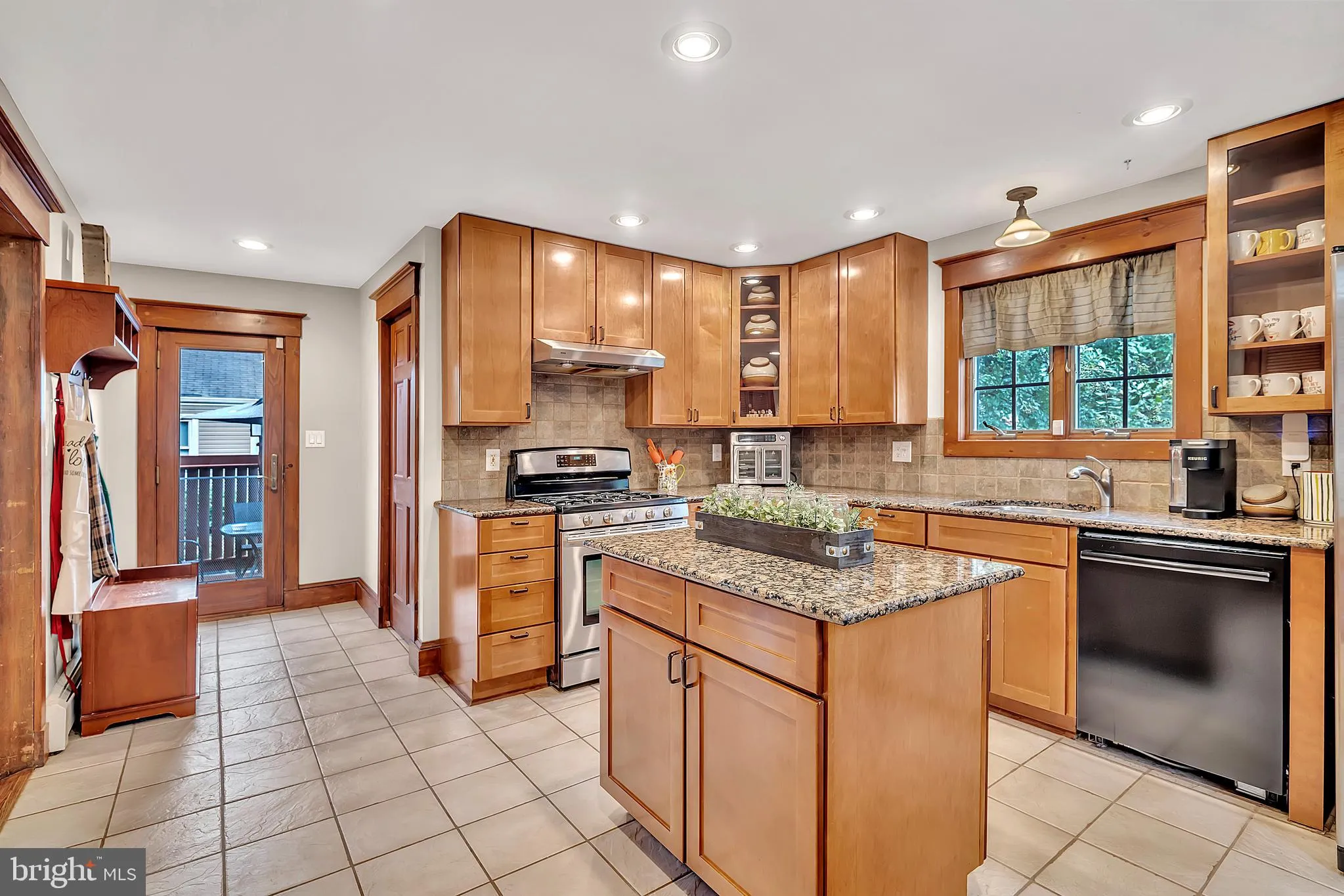 Lawrence Twp, New Jersey 08648, United States, 3 Bedrooms Bedrooms, ,2 BathroomsBathrooms,Residential,Active,217850