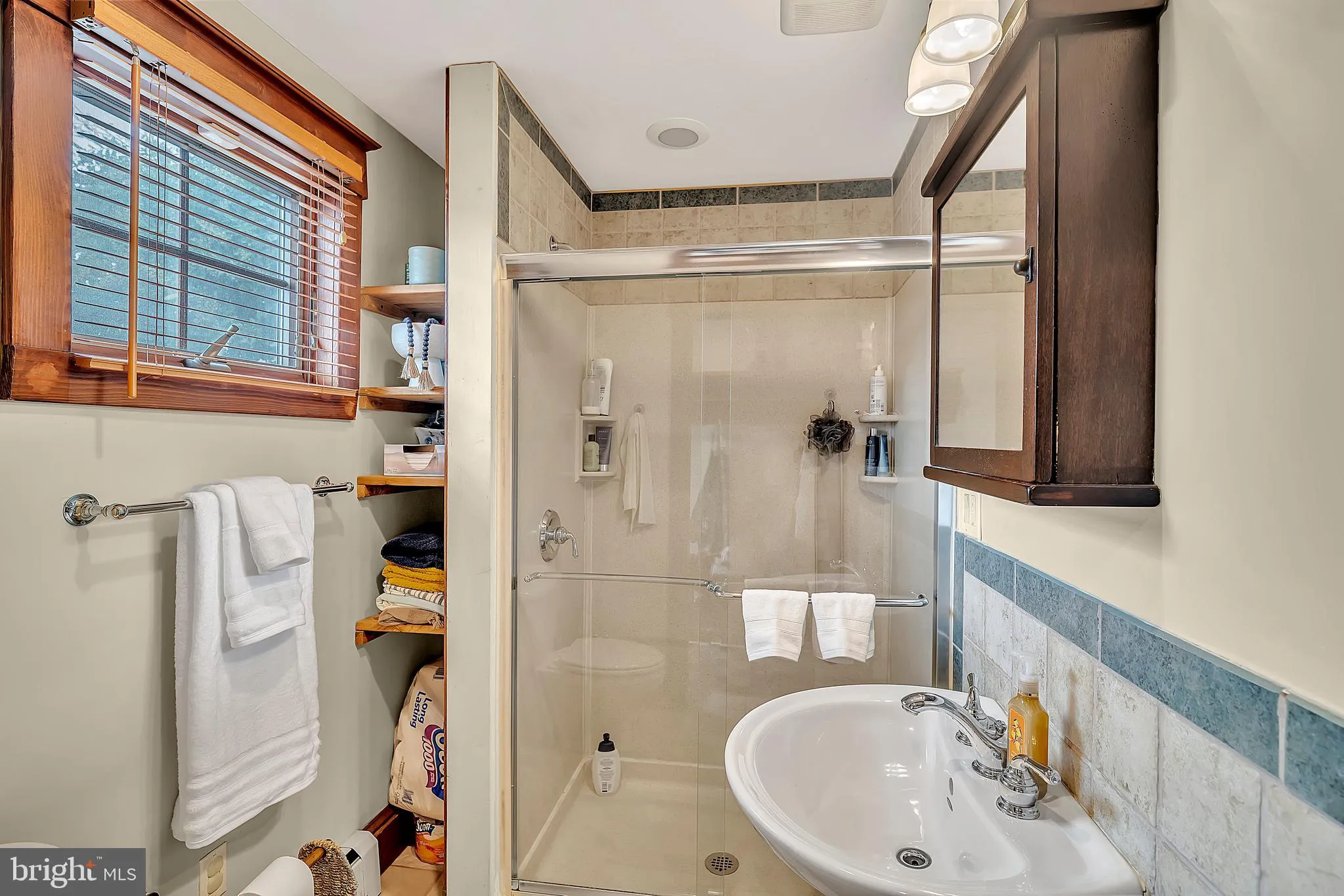 Lawrence Twp, New Jersey 08648, United States, 3 Bedrooms Bedrooms, ,2 BathroomsBathrooms,Residential,Active,217850