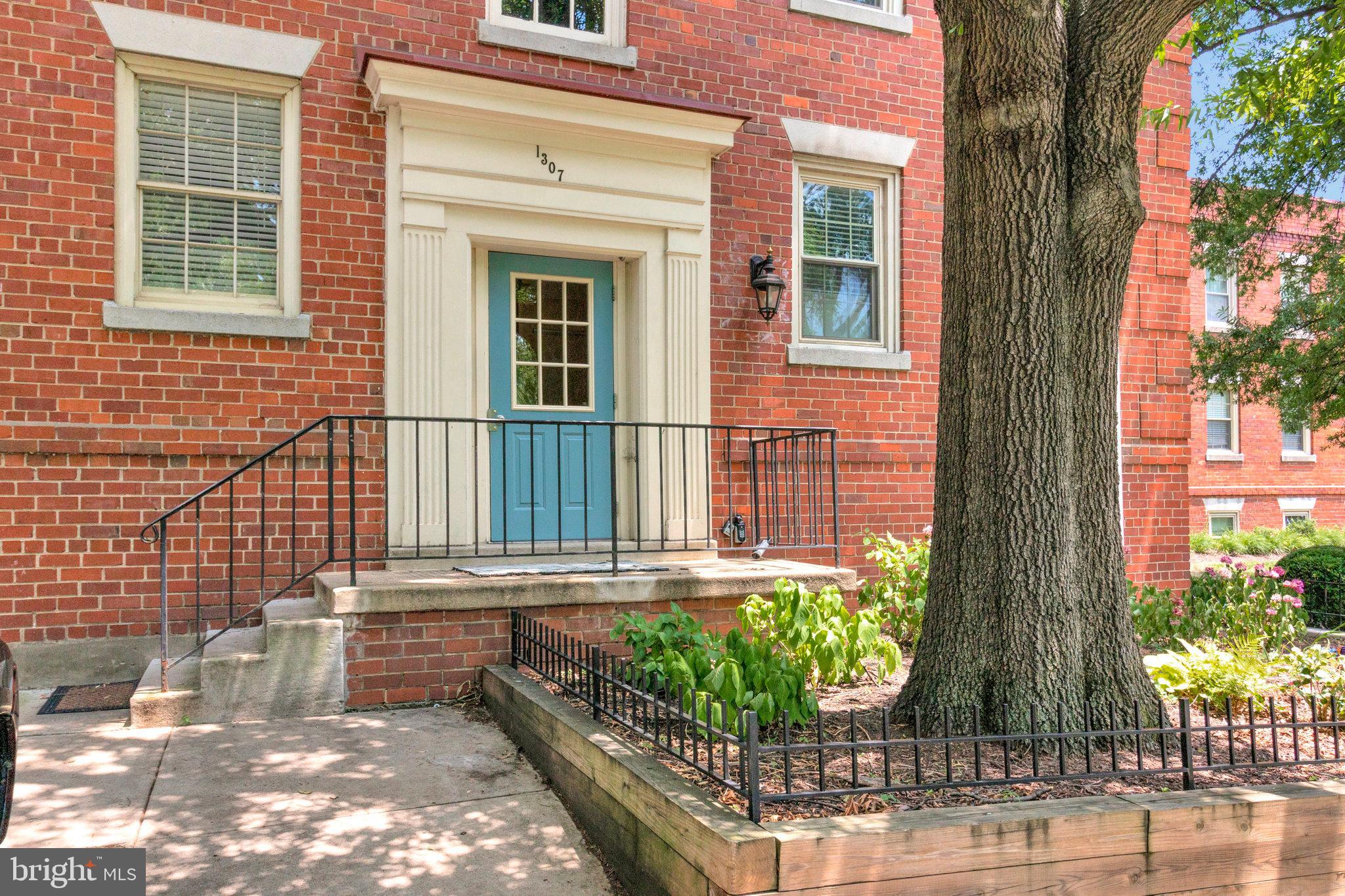 1307 E ABINGDON DRIVE 4