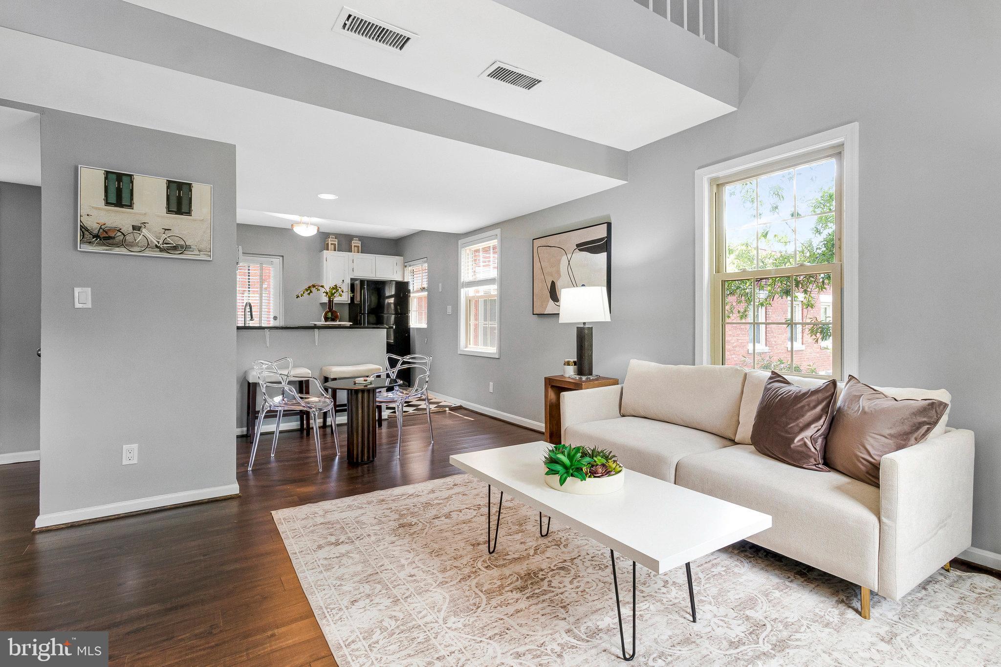 1307 E ABINGDON DRIVE 4