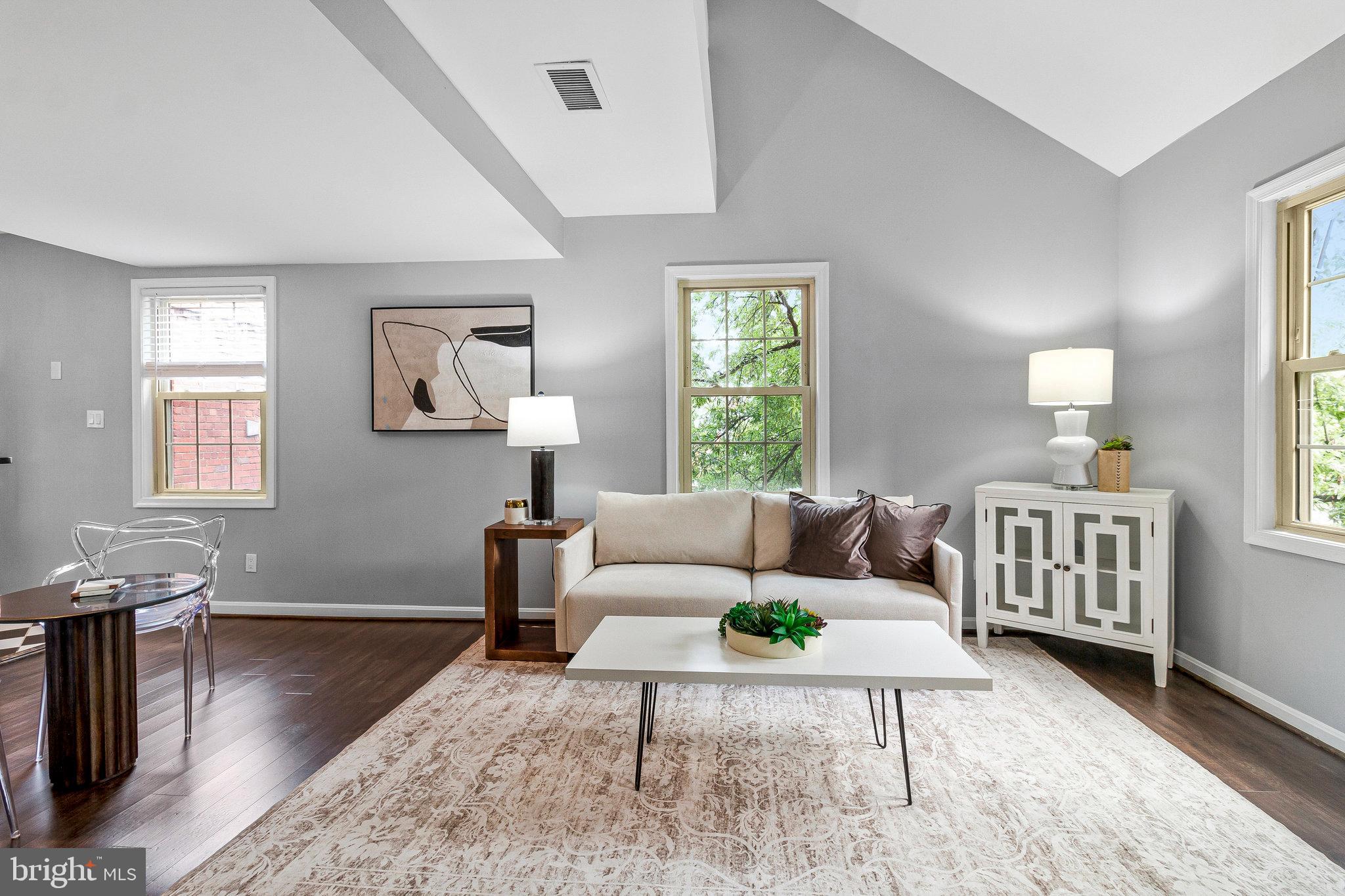 1307 E ABINGDON DRIVE 4