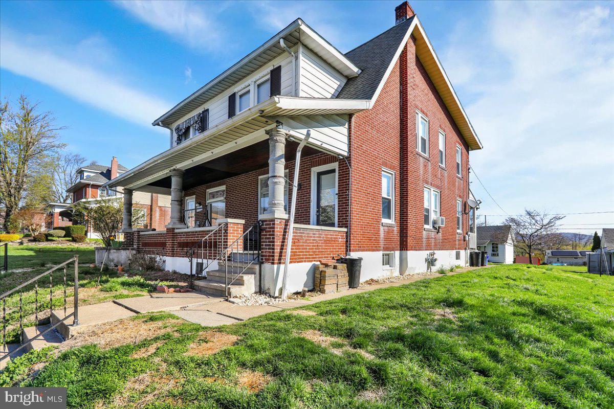 8 PERSHING BOULEVARD