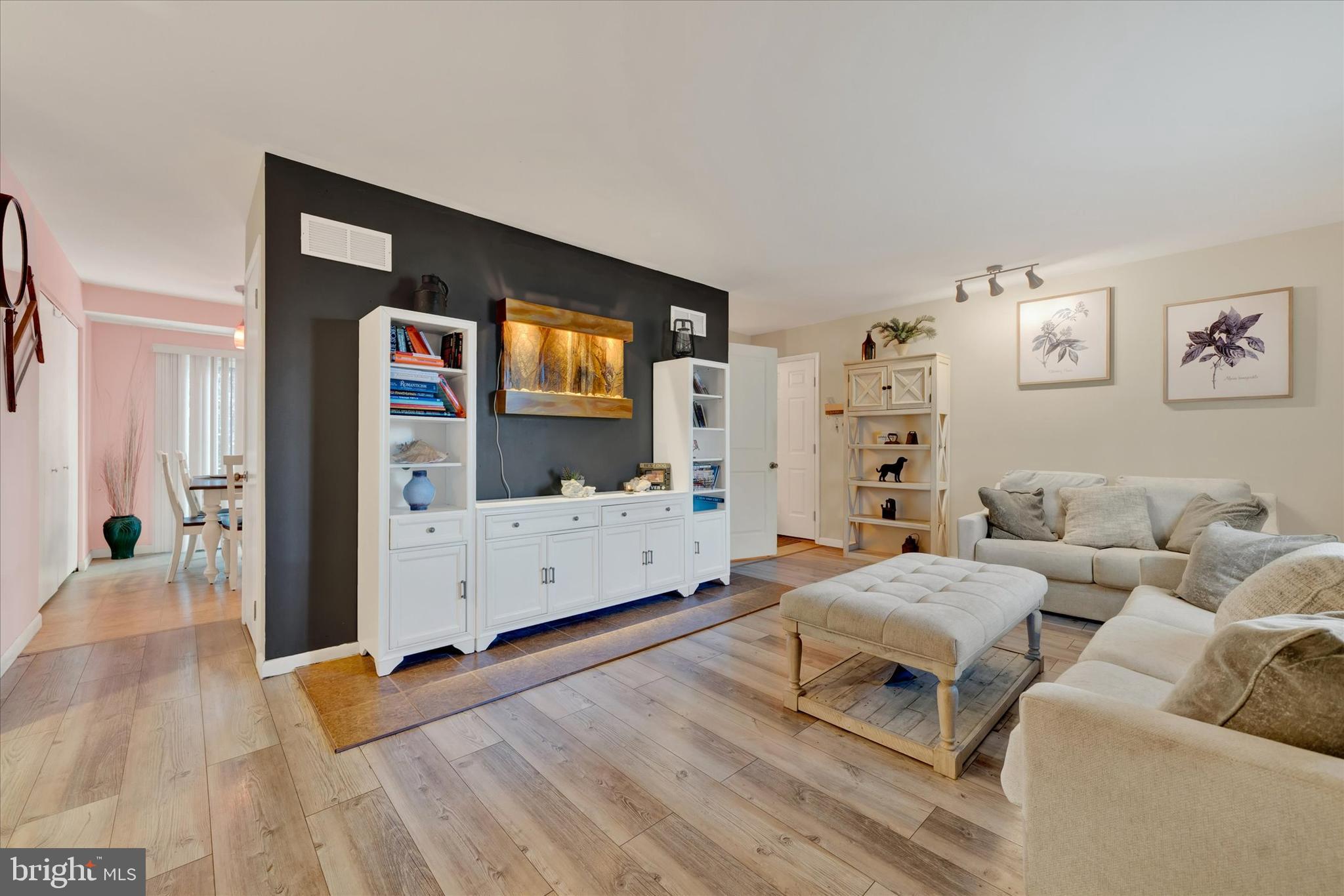 MONTROSE MANOR - Residential