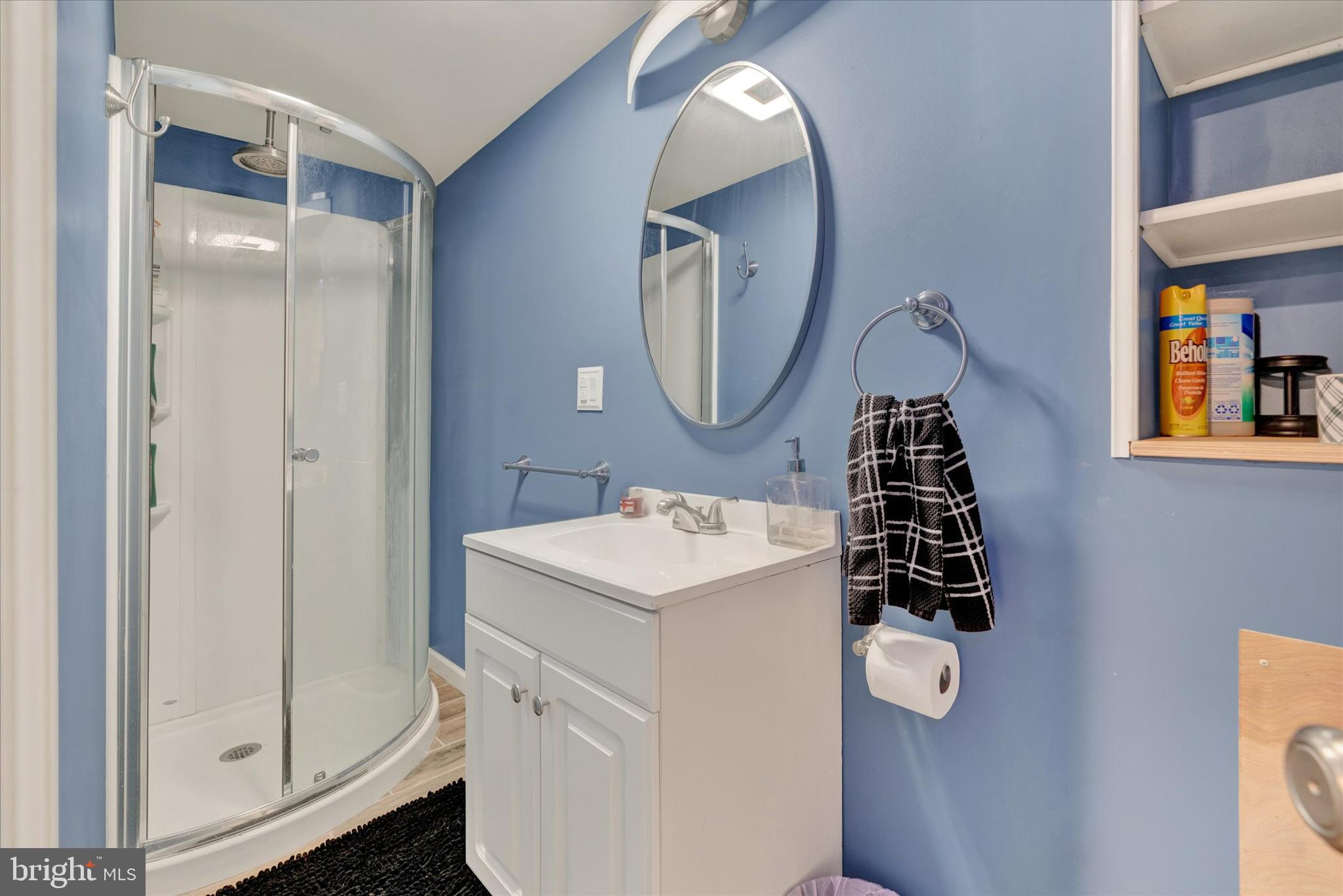 MONTROSE MANOR - Residential