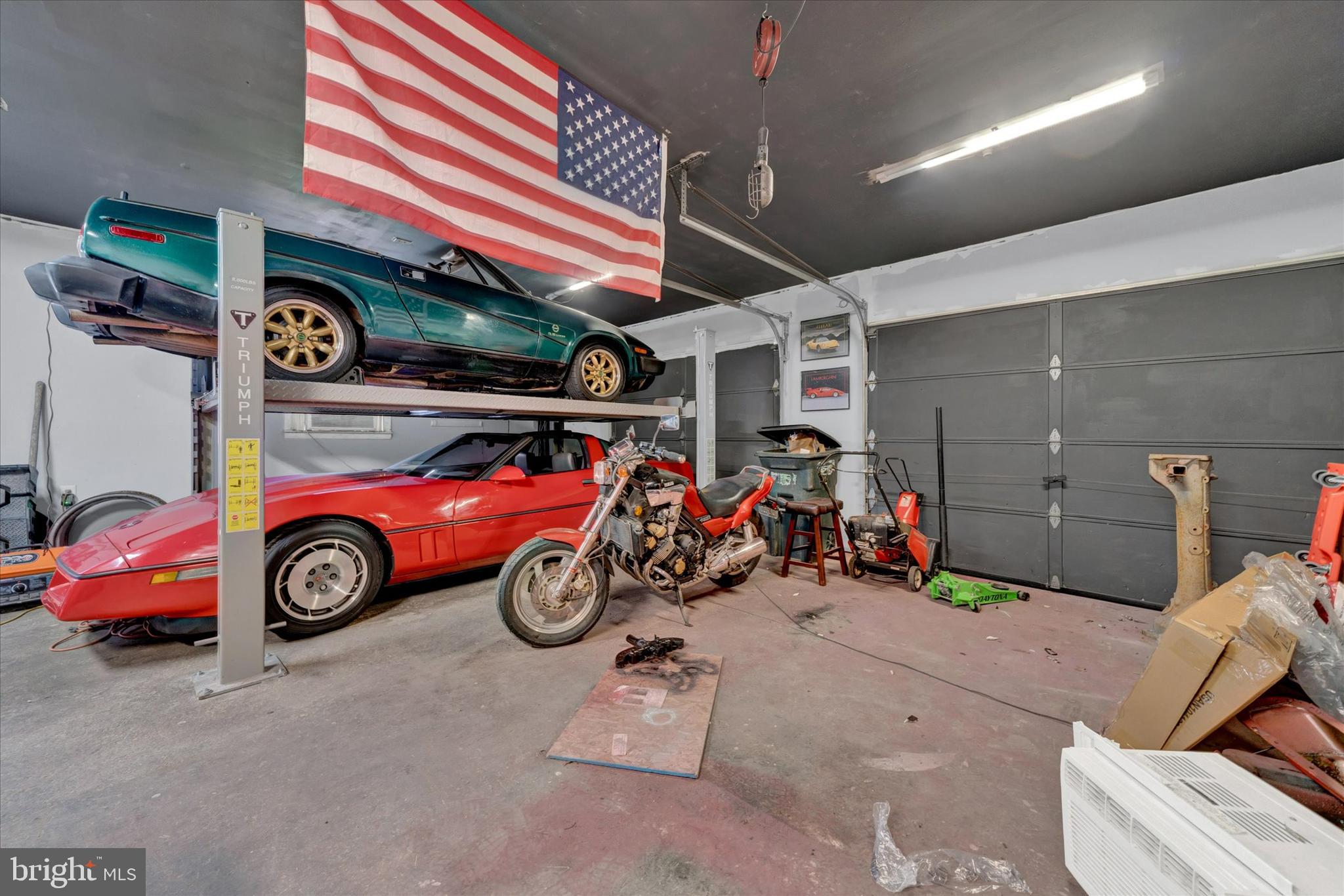 MONTROSE MANOR - Residential