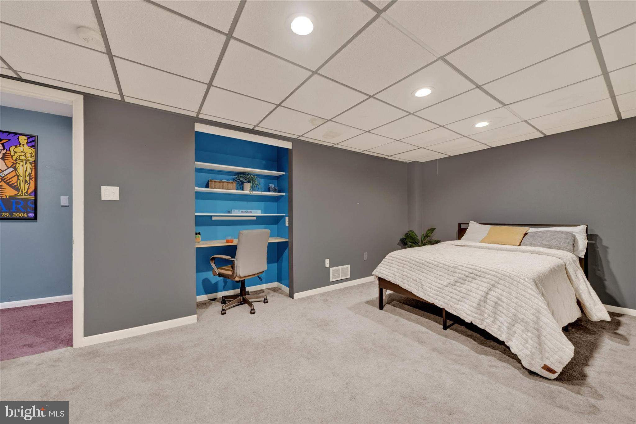 MONTROSE MANOR - Residential