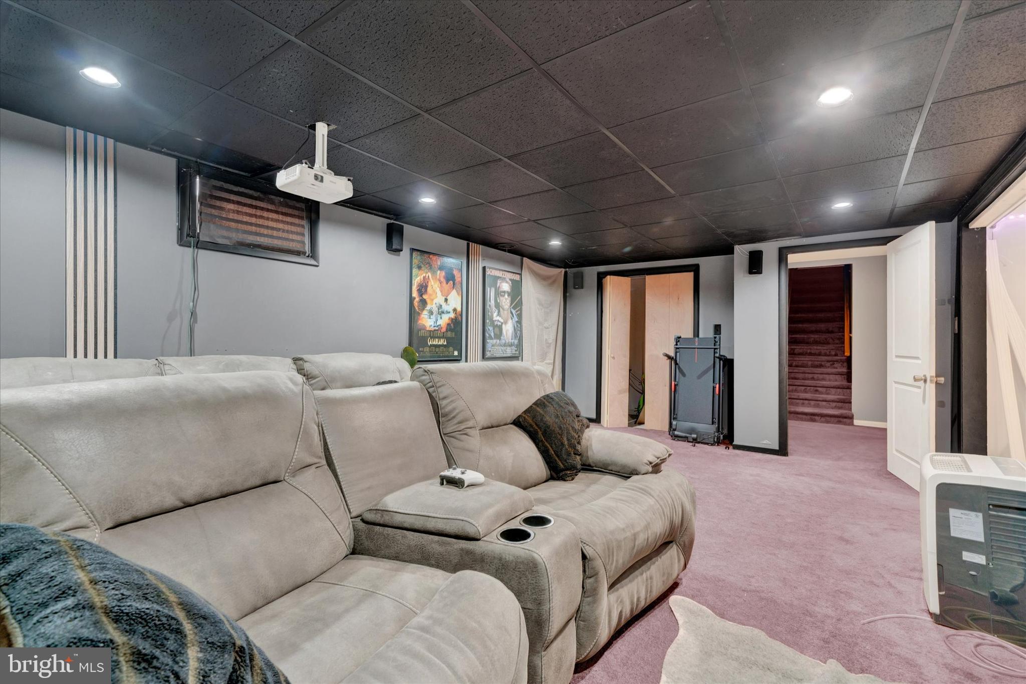 MONTROSE MANOR - Residential