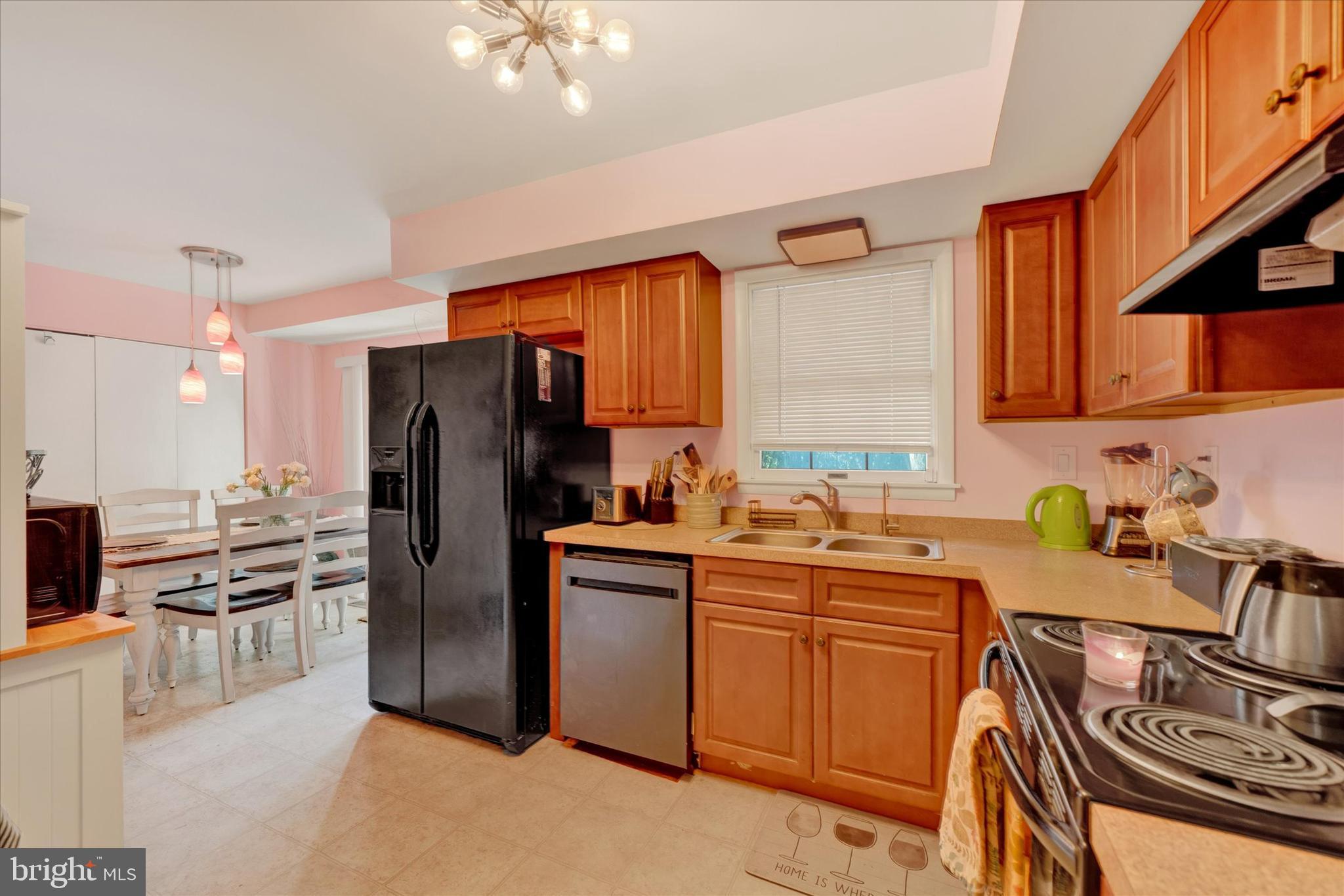 MONTROSE MANOR - Residential