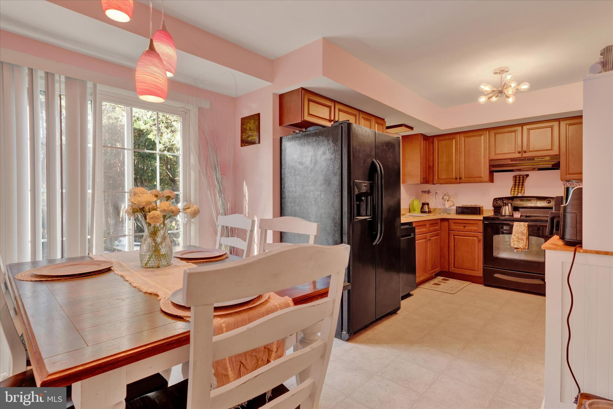 MONTROSE MANOR - Residential