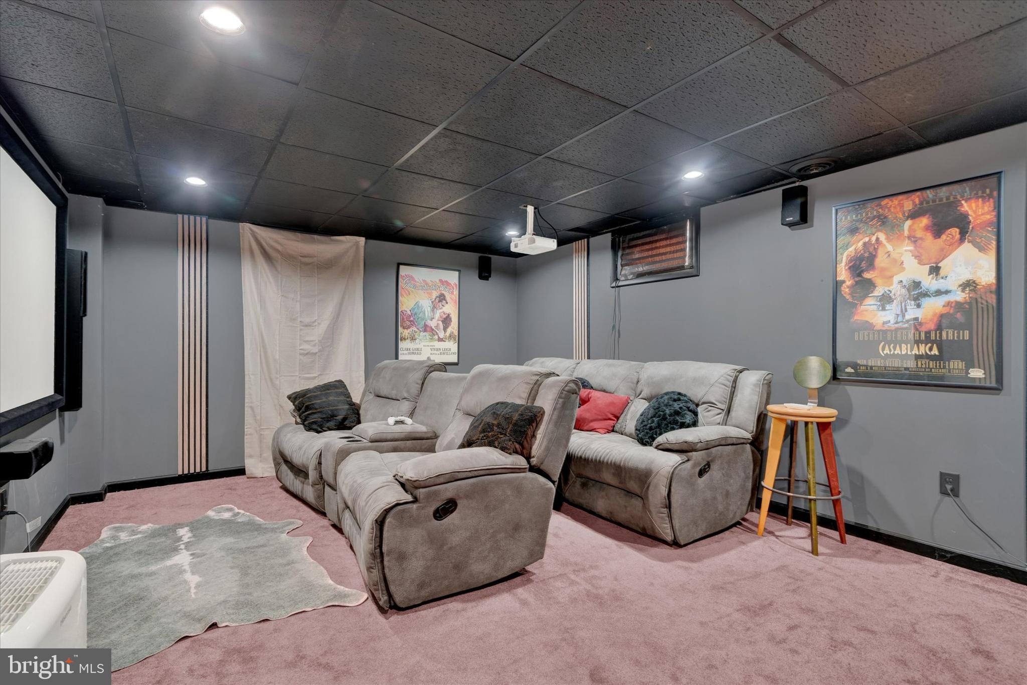 MONTROSE MANOR - Residential