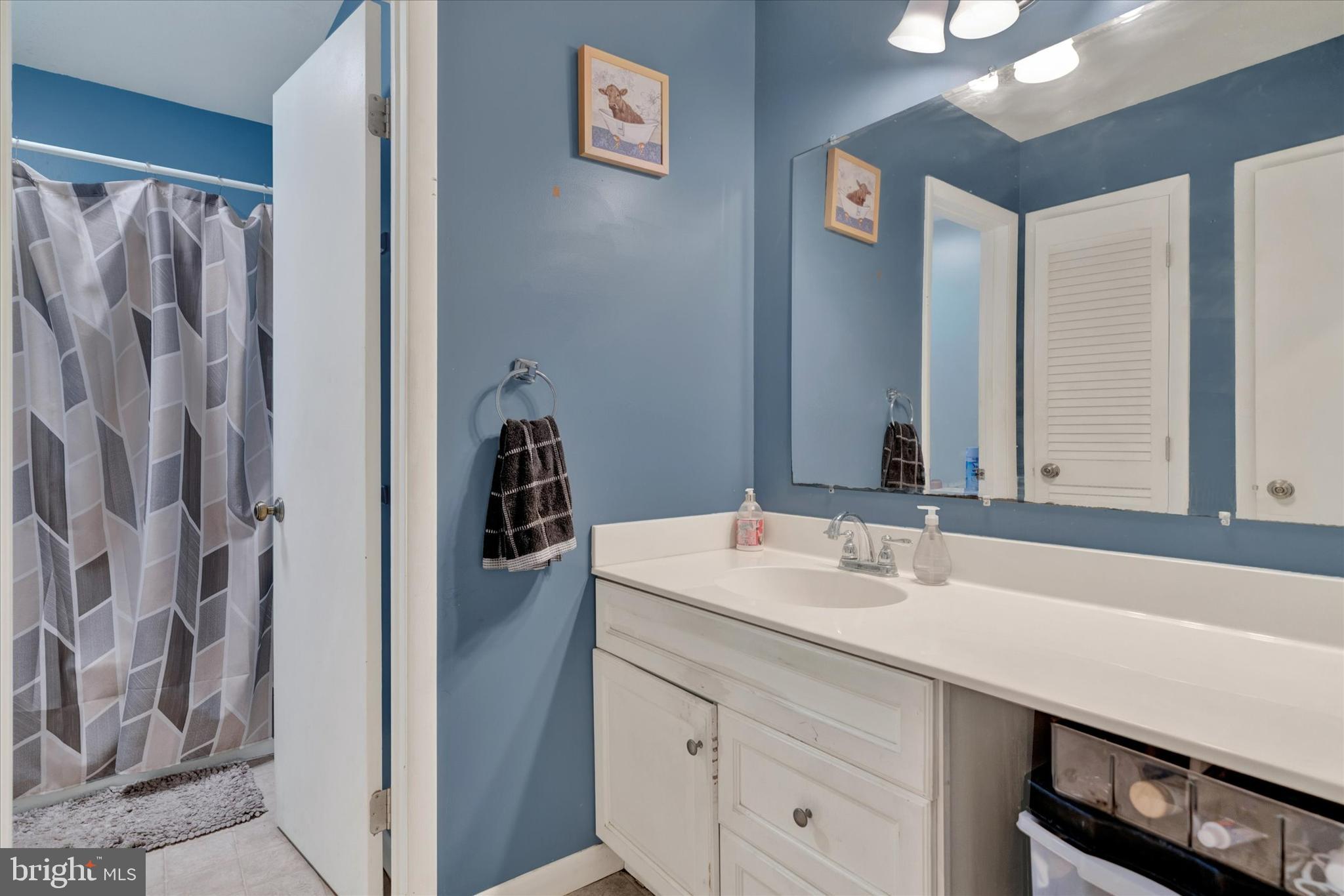 MONTROSE MANOR - Residential