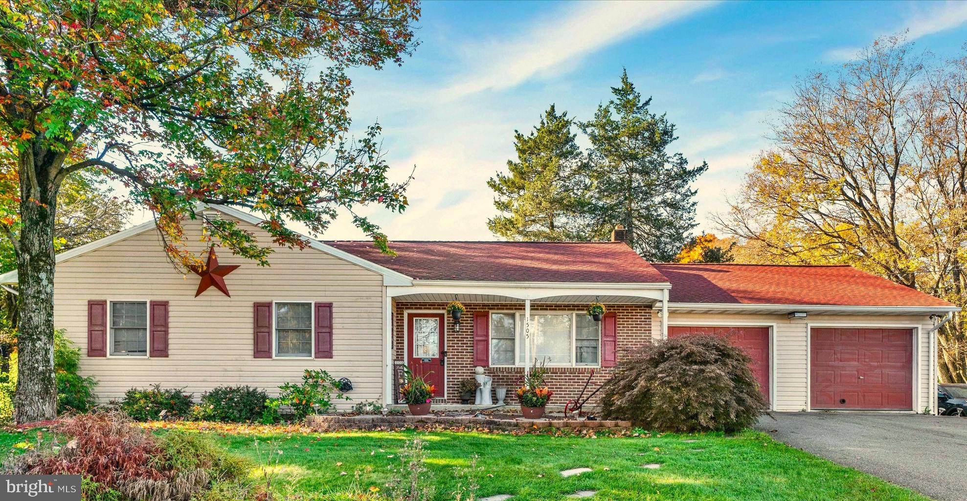 MONTROSE MANOR - Residential