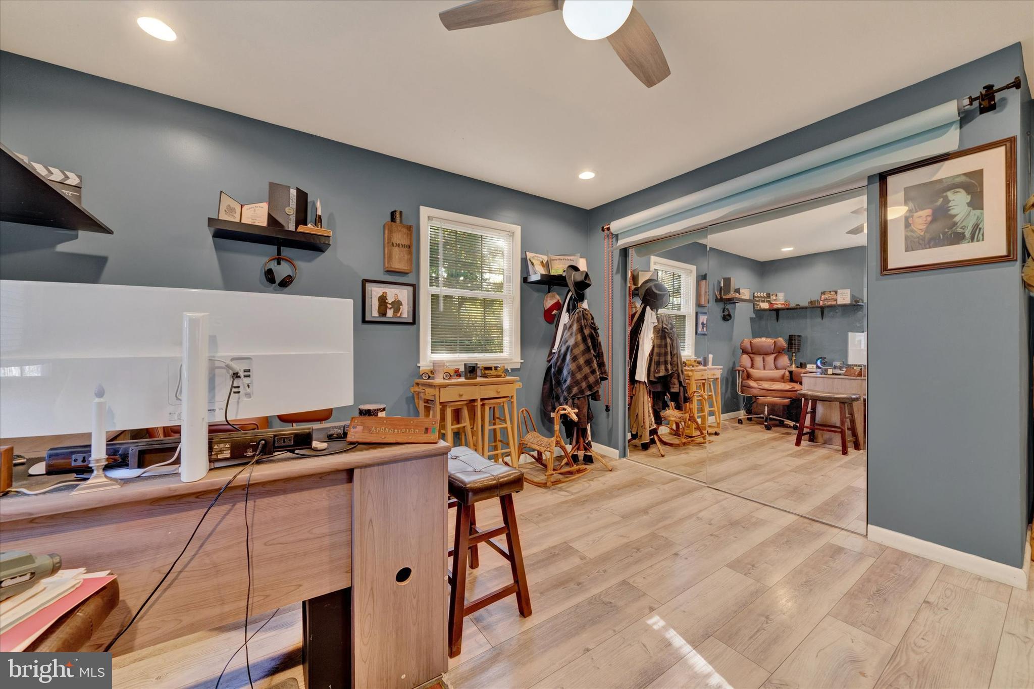 MONTROSE MANOR - Residential