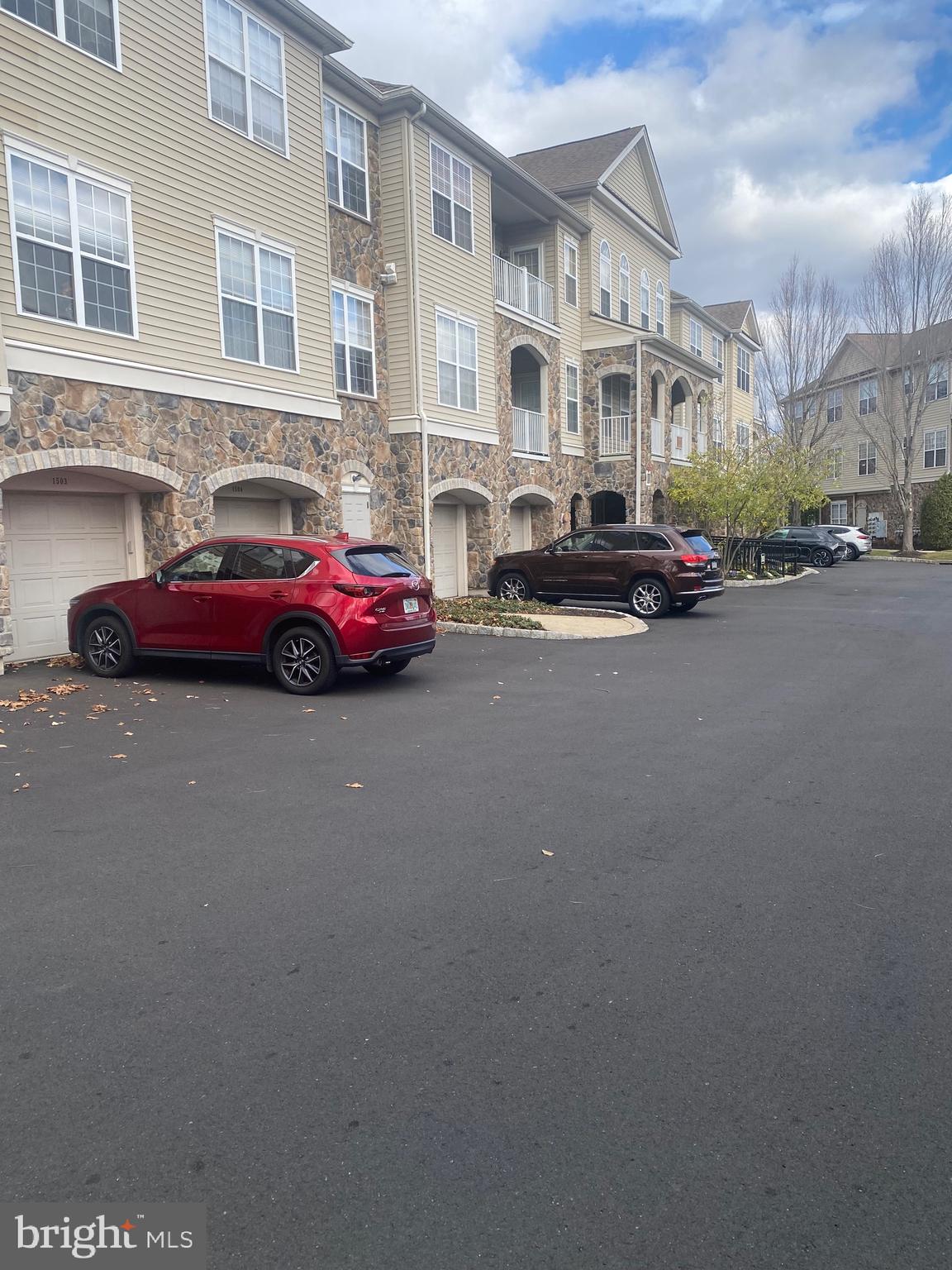 HERITAGE CR ESTS - Residential