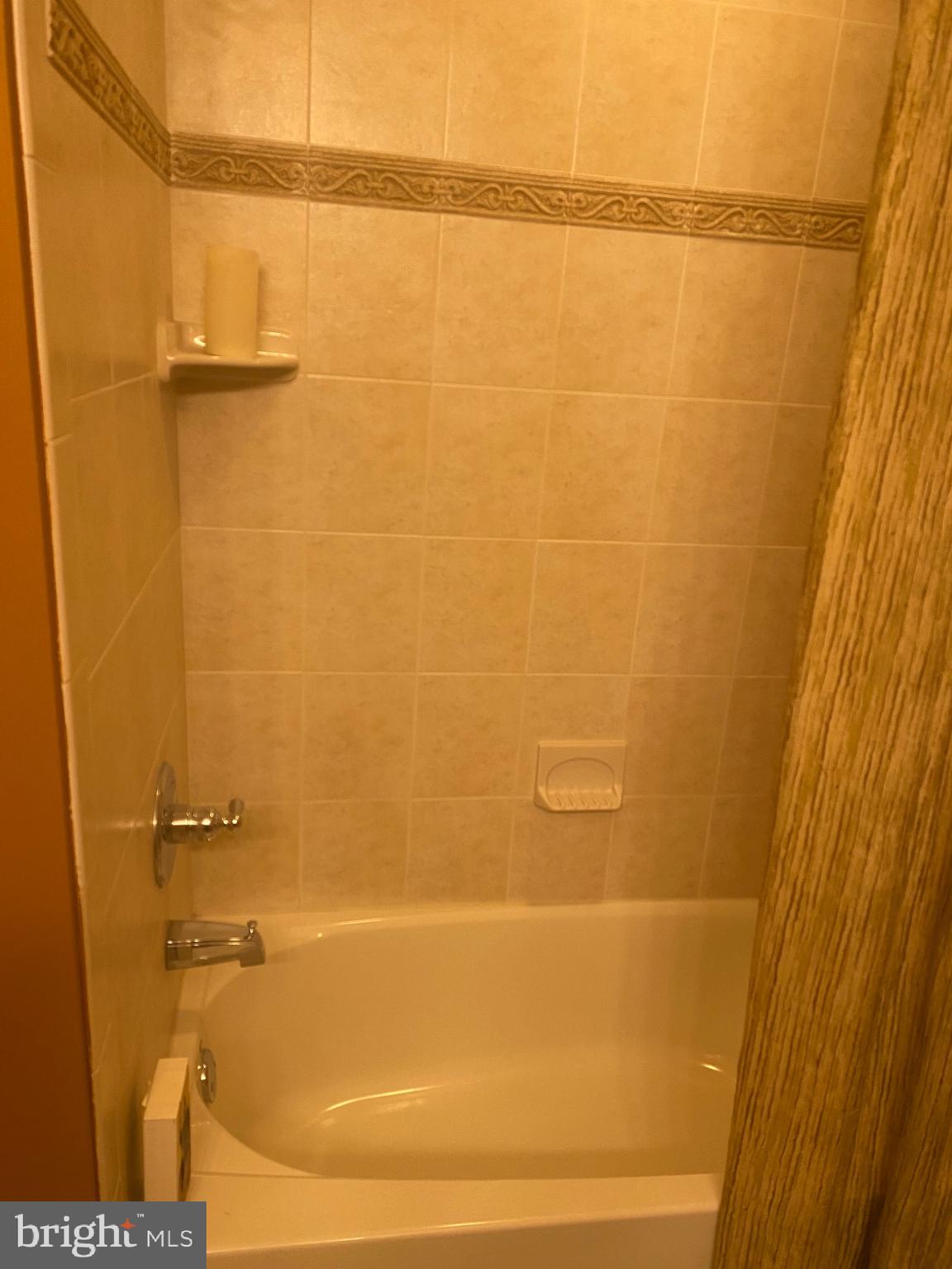 HERITAGE CR ESTS - Residential