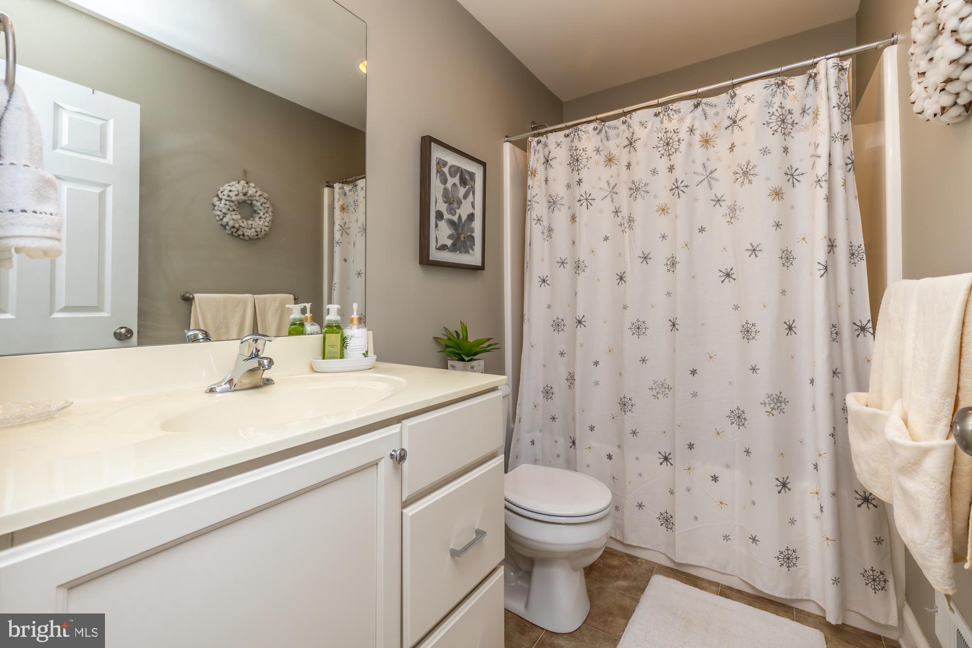 VILLAGE GREENE - Residential