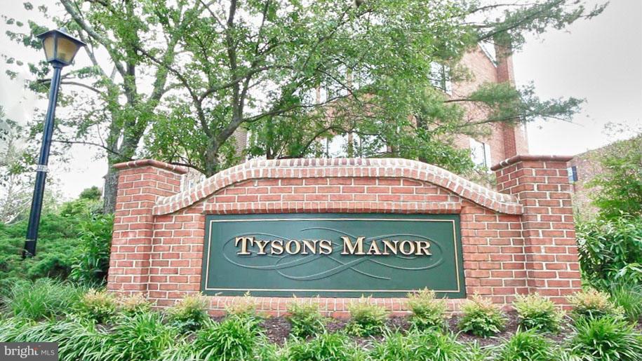 TYSONS MANOR - Residential