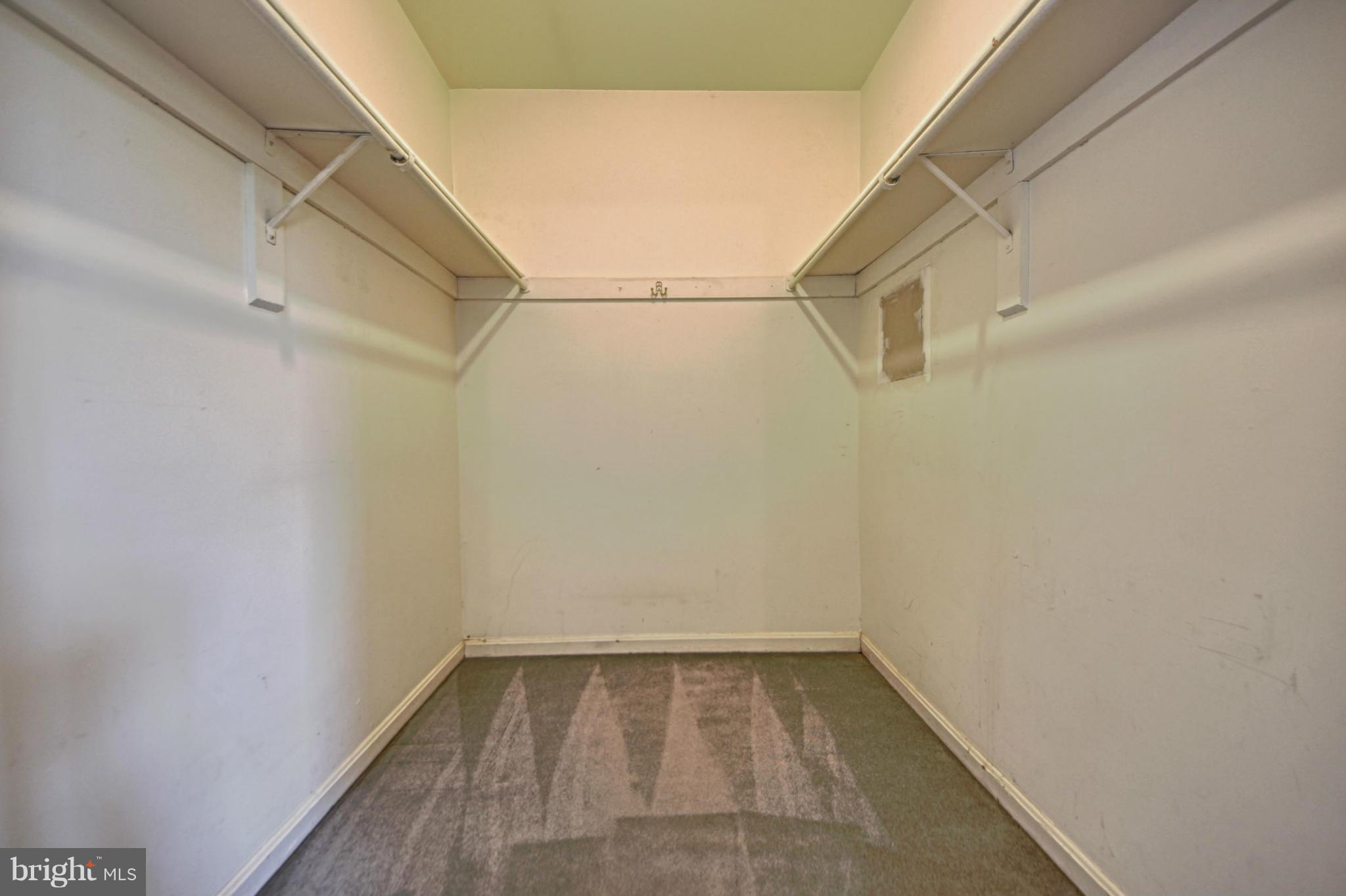 TYSONS MANOR - Residential